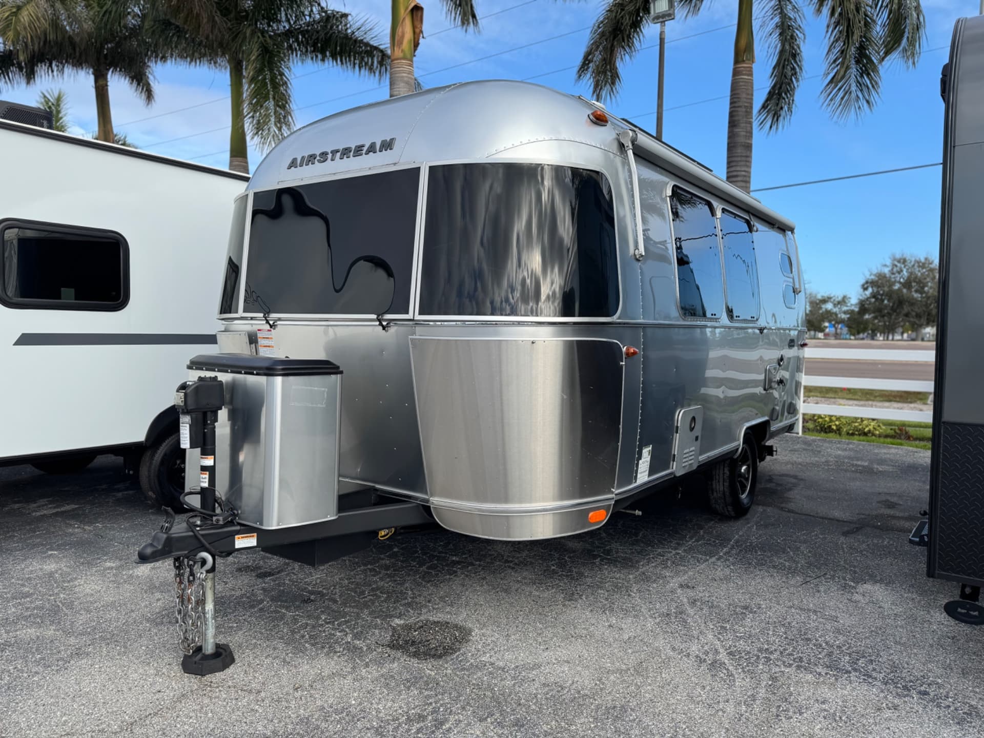 2024 Airstream 2024 Airstream Caravel - thumbnail 3