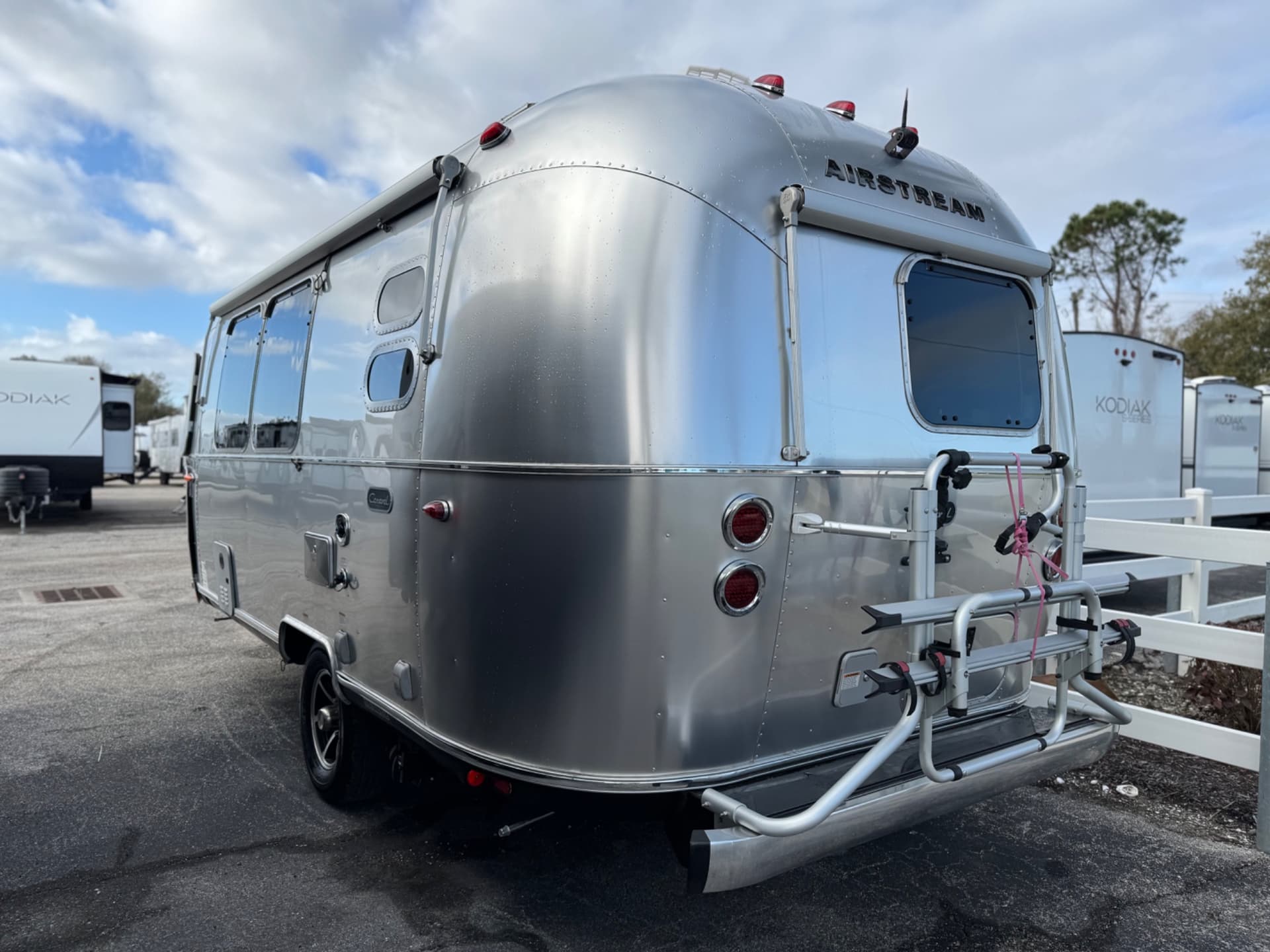 2024 Airstream 2024 Airstream Caravel - thumbnail 4