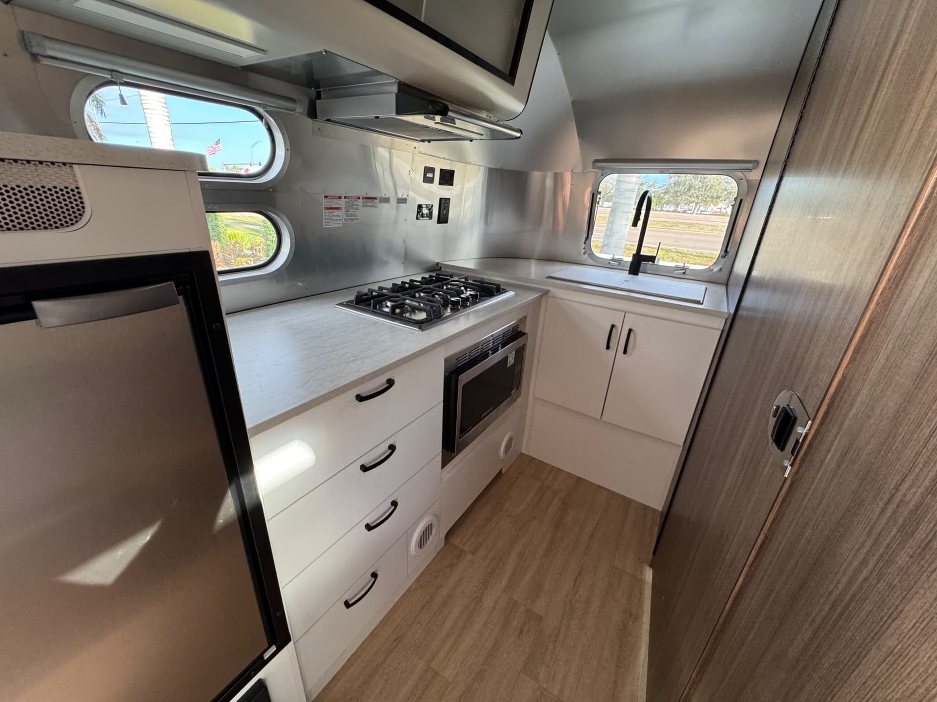 2024 Airstream 2024 Airstream Caravel - thumbnail 12