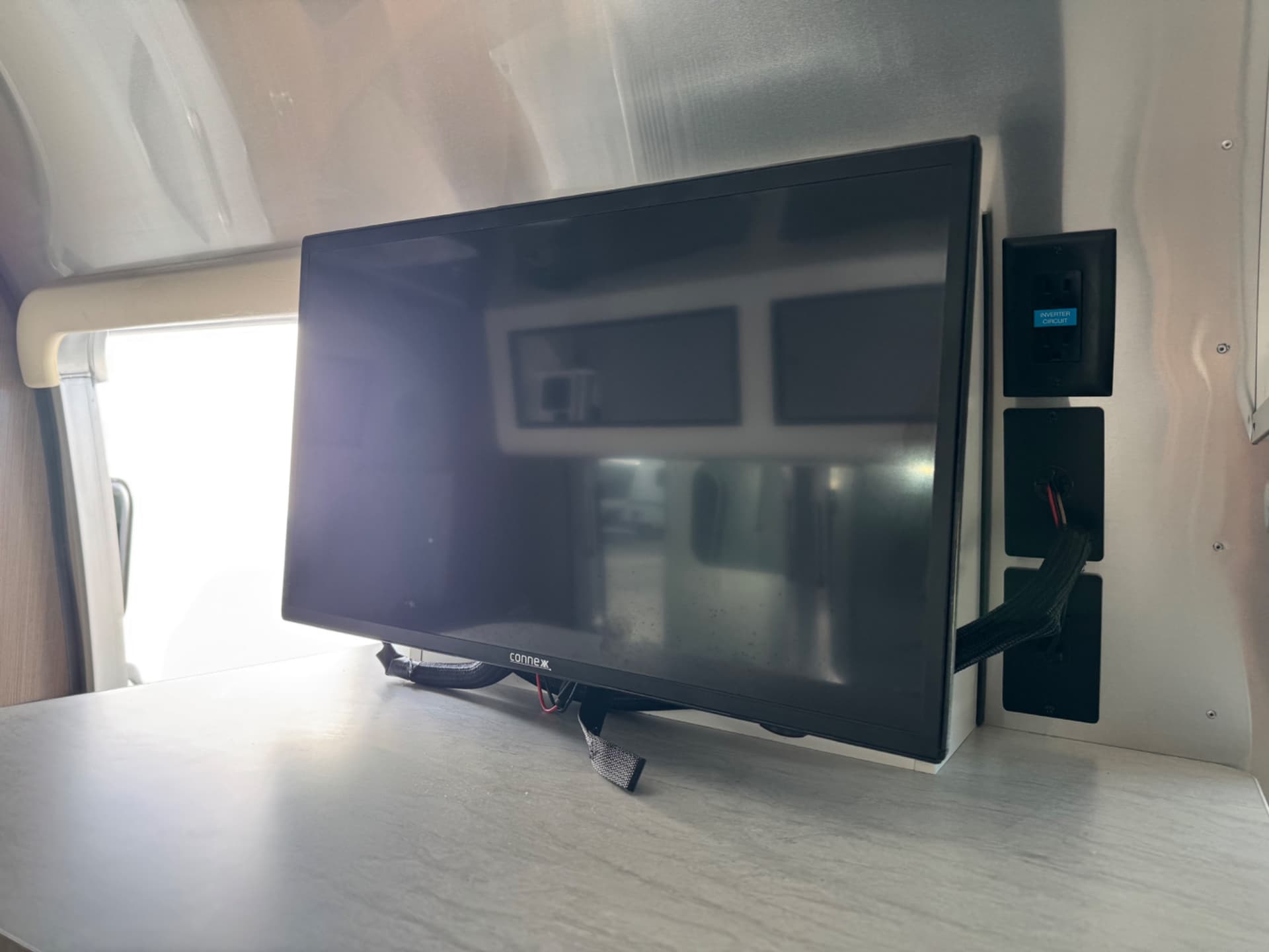 2024 Airstream 2024 Airstream Caravel - thumbnail 17