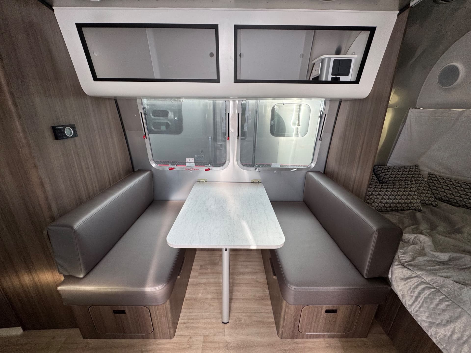 2024 Airstream 2024 Airstream Caravel - thumbnail 19