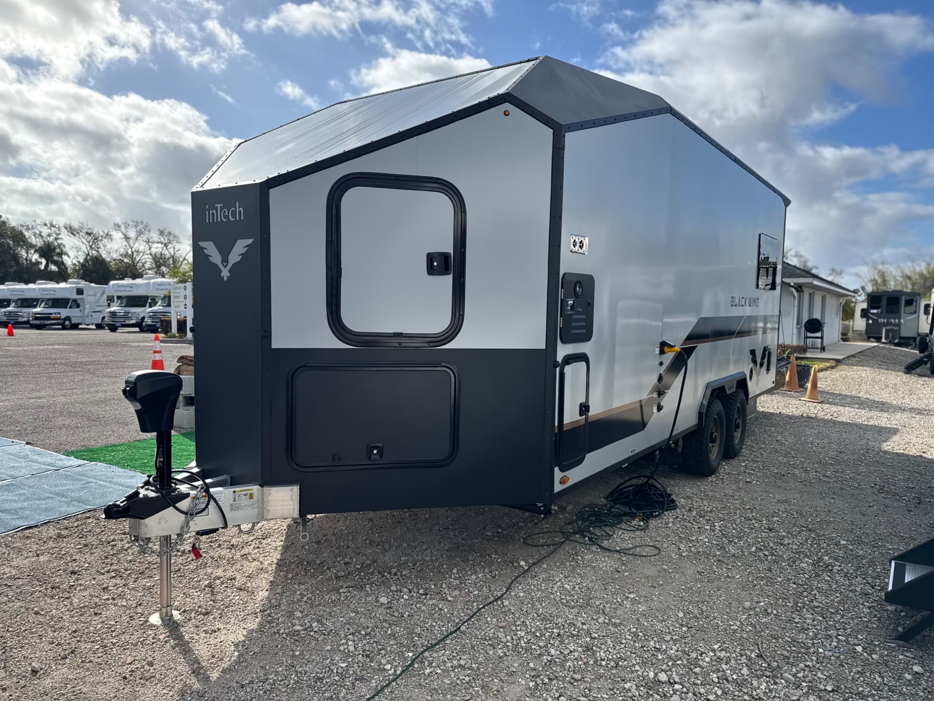 2026 inTech RV 2026 inTech RV Black Wing - thumbnail 3