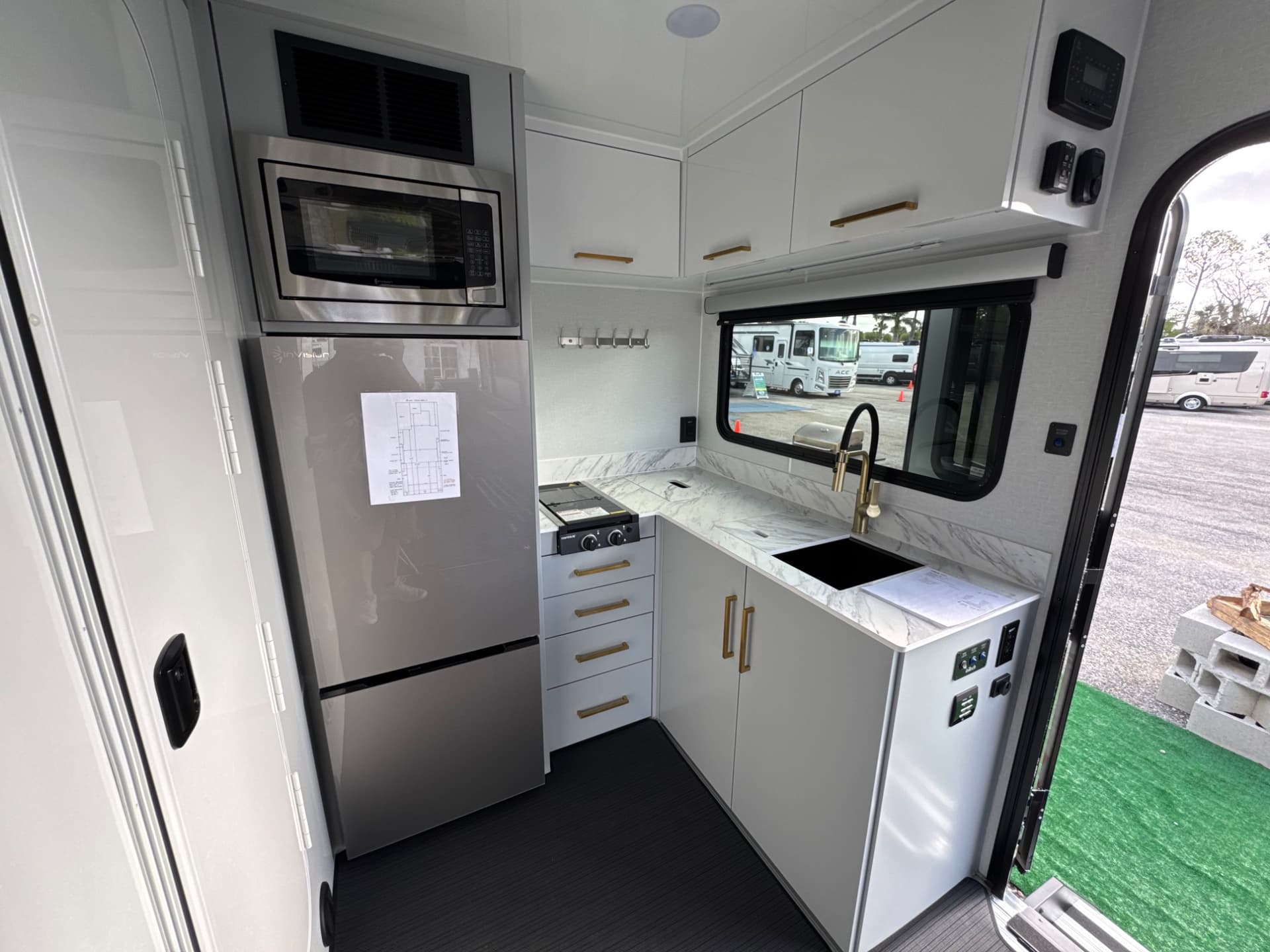 2026 inTech RV 2026 inTech RV Black Wing - thumbnail 6