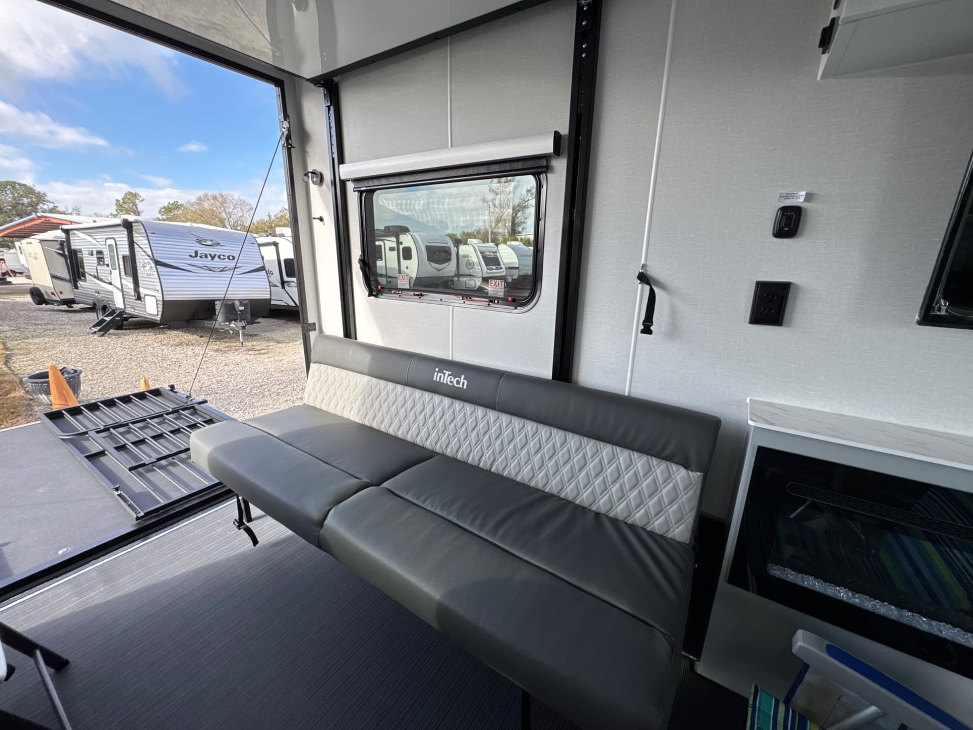 2026 inTech RV 2026 inTech RV Black Wing - thumbnail 13