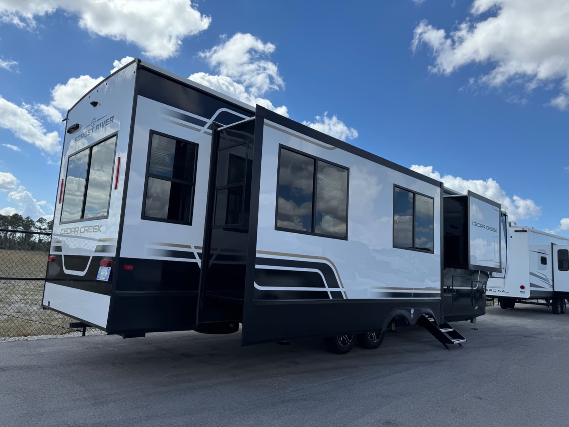 2026 Forest River 2026 Forest River Cedar Creek - thumbnail 3