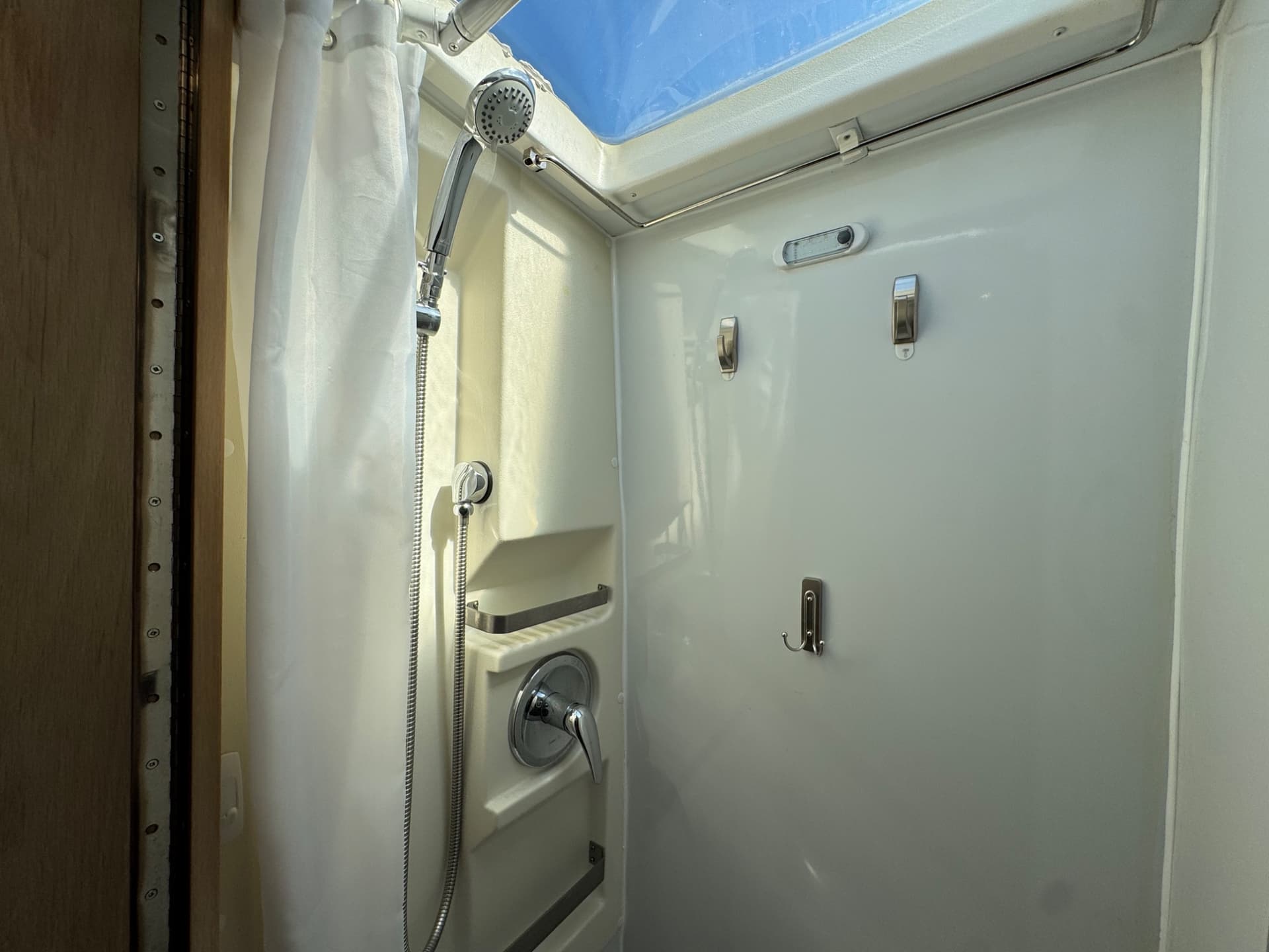 2019 Leisure Travel Vans 2019 Leisure Travel Vans Wonder - thumbnail 19