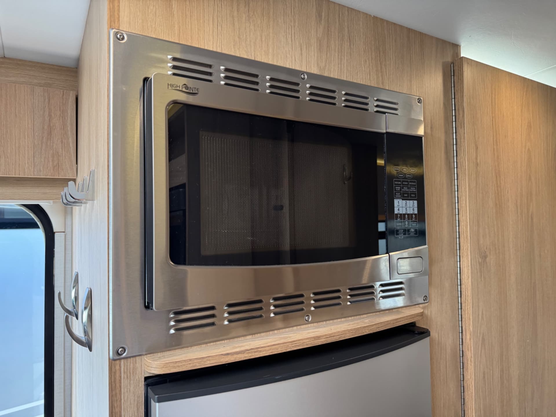 2019 Leisure Travel Vans 2019 Leisure Travel Vans Wonder - thumbnail 35