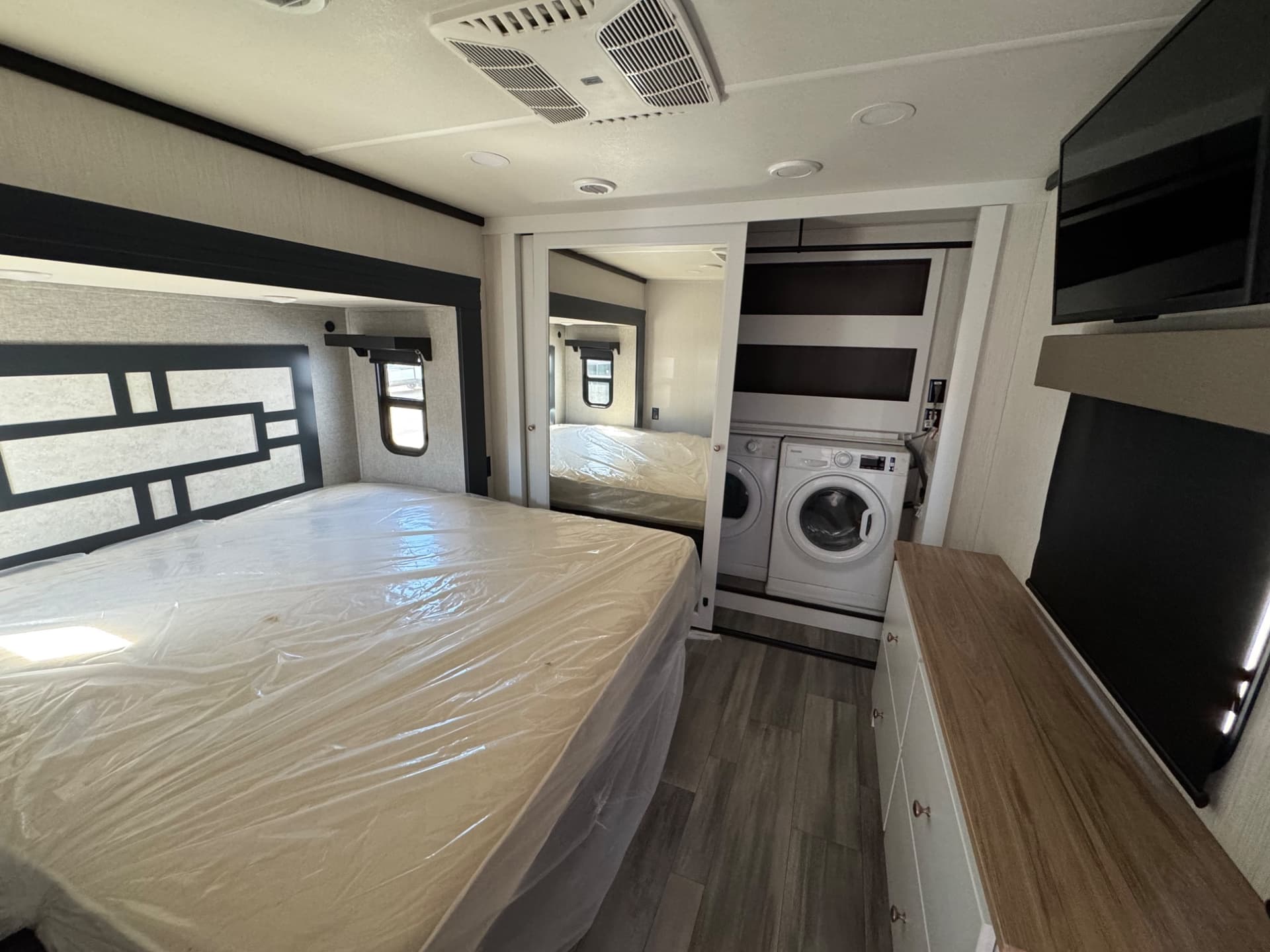 2024 Forest River 2024 Forest River Cedar Creek Experience - thumbnail 16