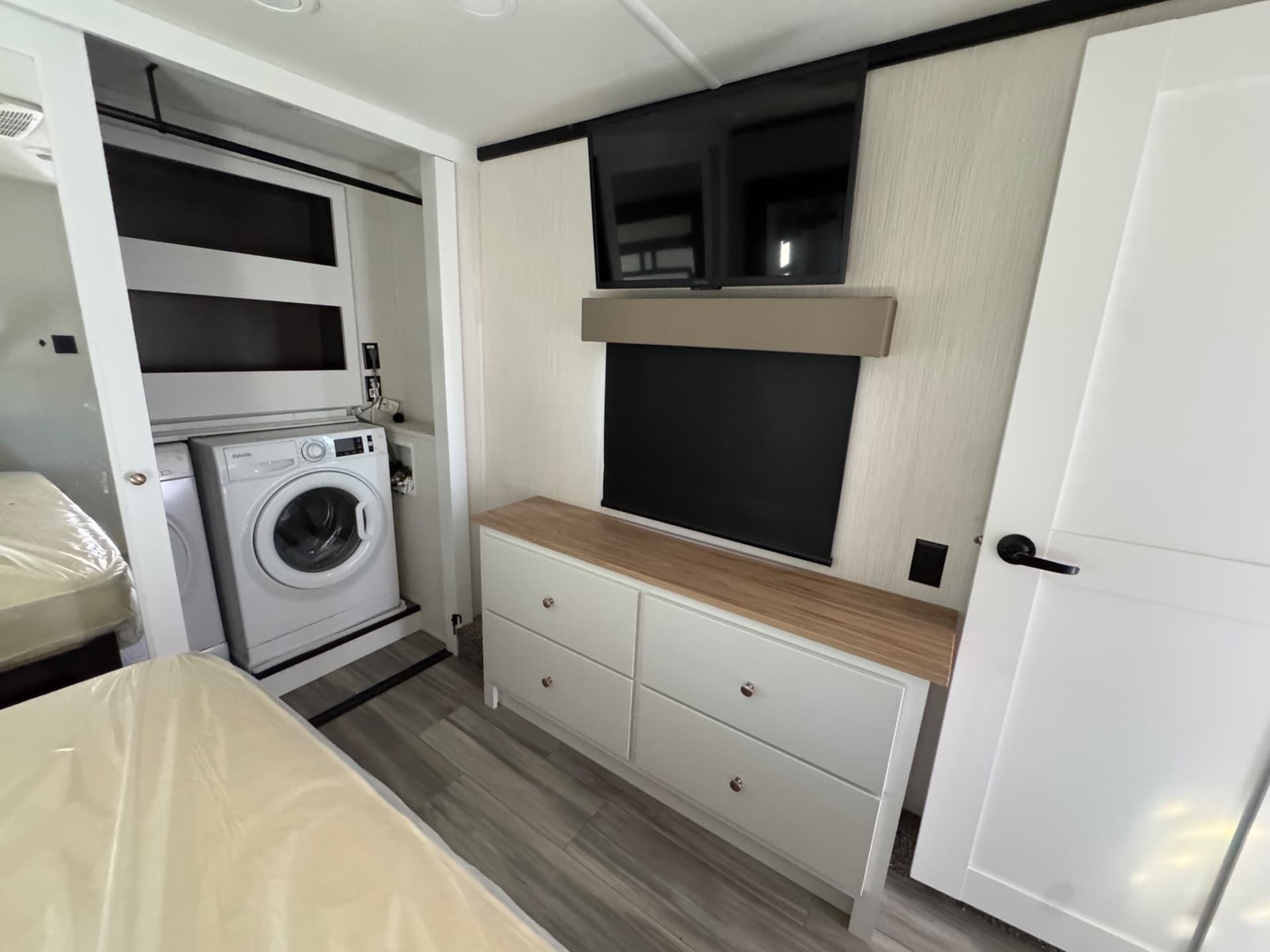 2024 Forest River 2024 Forest River Cedar Creek Experience - thumbnail 17