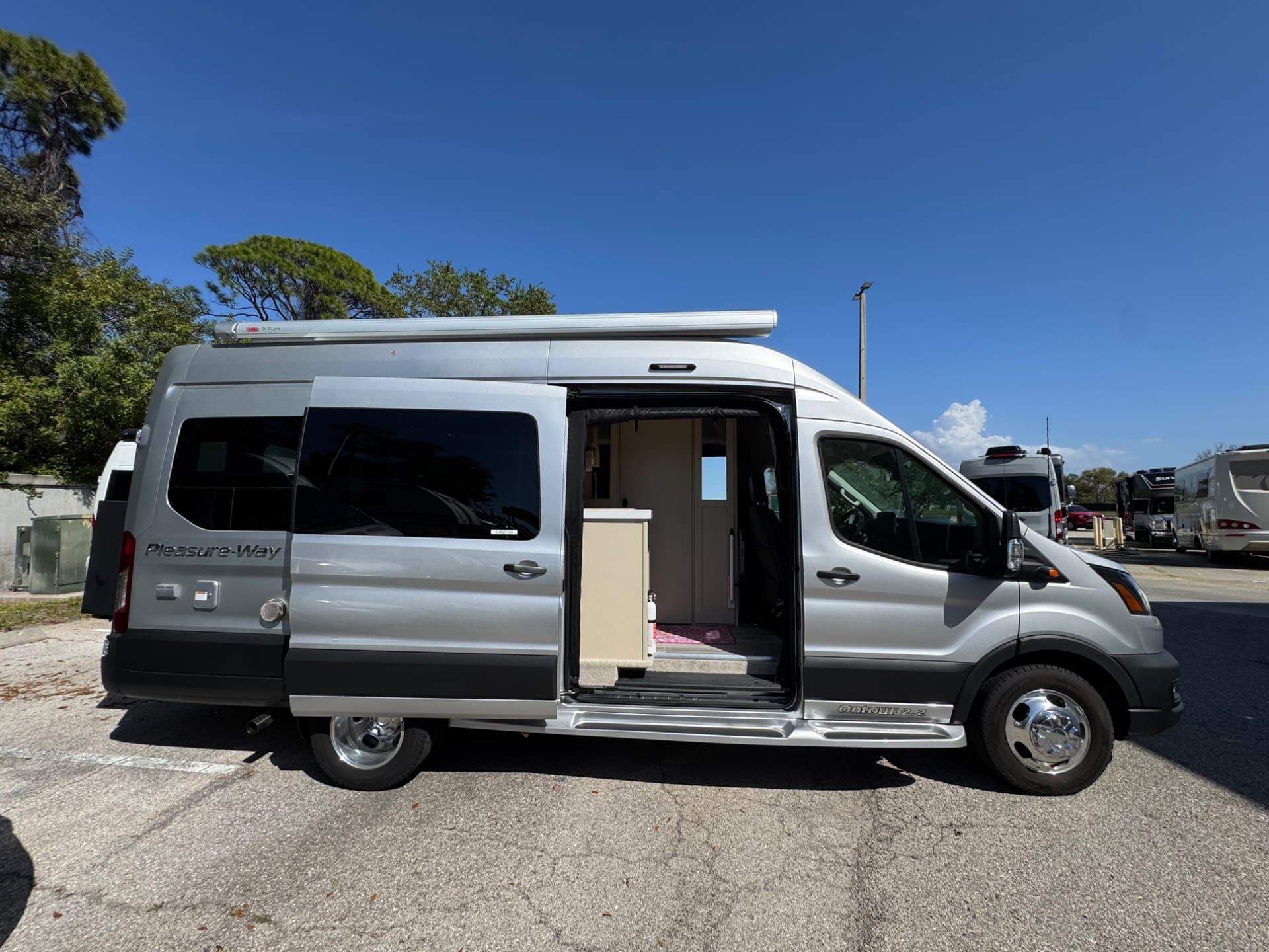2024 Pleasure-Way 2024 Pleasure-Way Ontour 2.2 - thumbnail 3