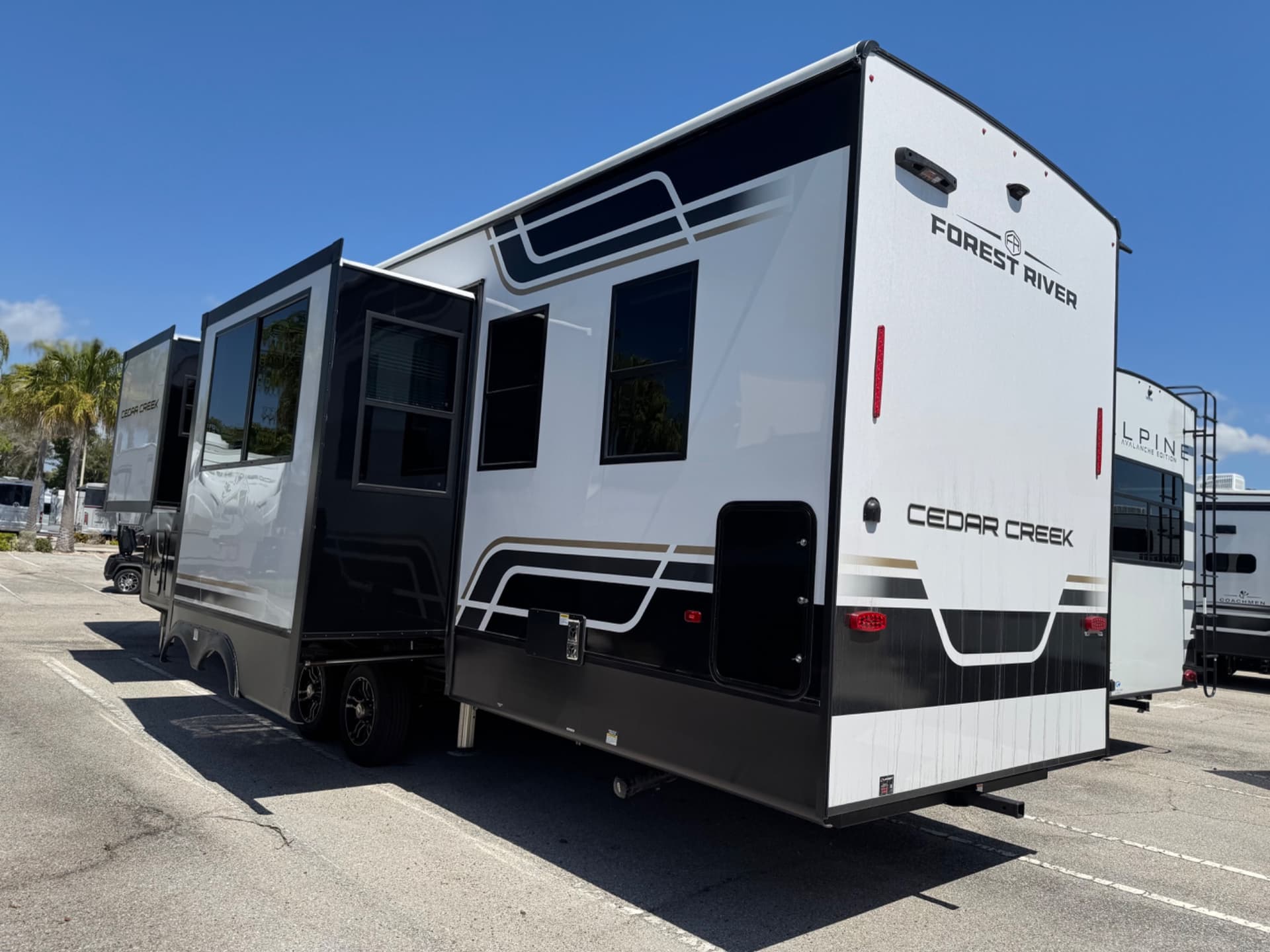 2026 Forest River 2026 Forest River Cedar Creek - thumbnail 3