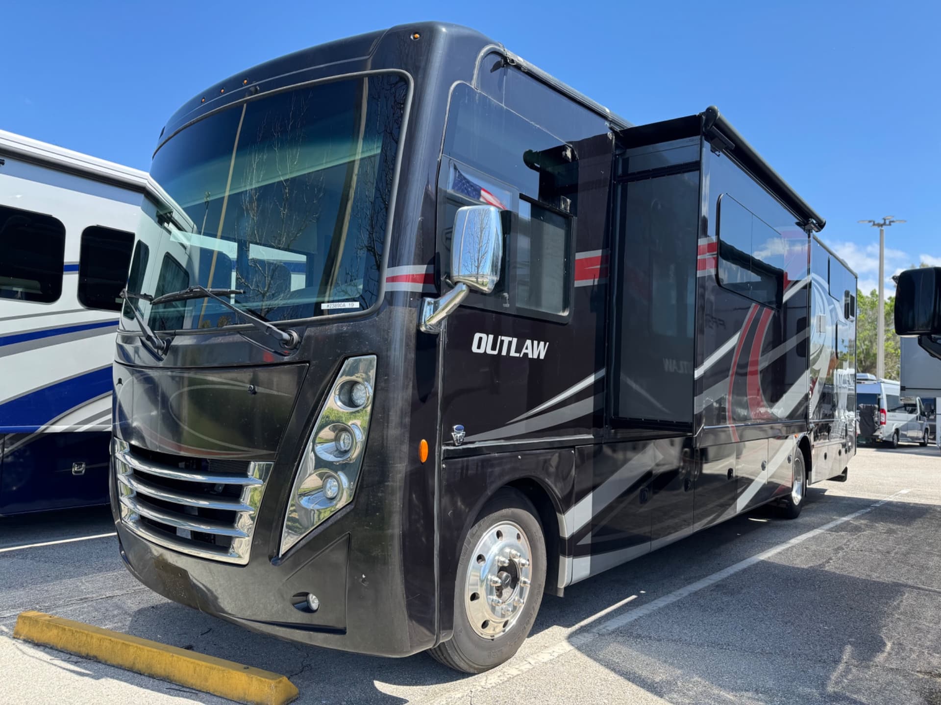 2019 Thor Motor Coach 2019 Thor Motor Coach Outlaw - thumbnail 2