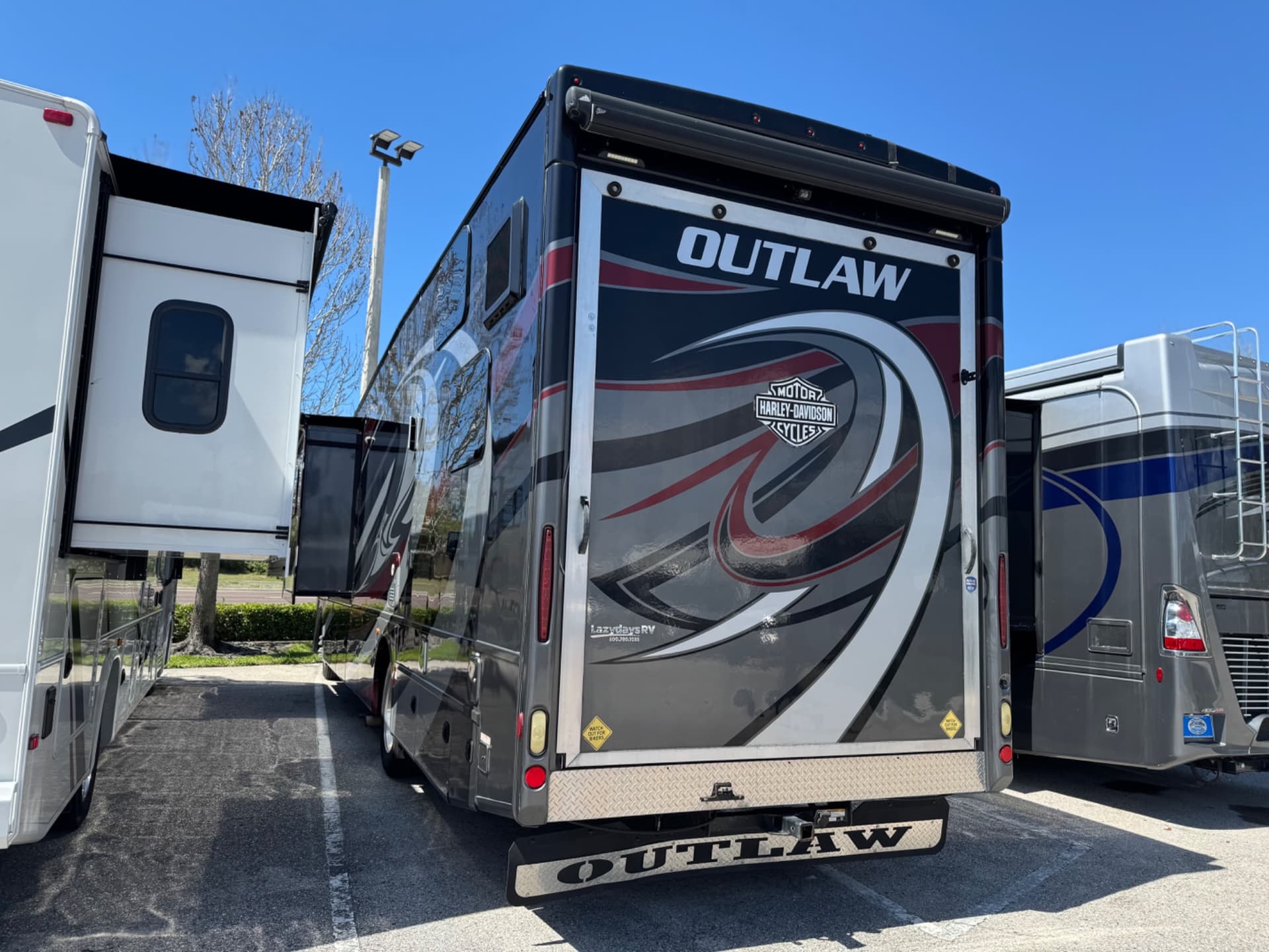 2019 Thor Motor Coach 2019 Thor Motor Coach Outlaw - thumbnail 3