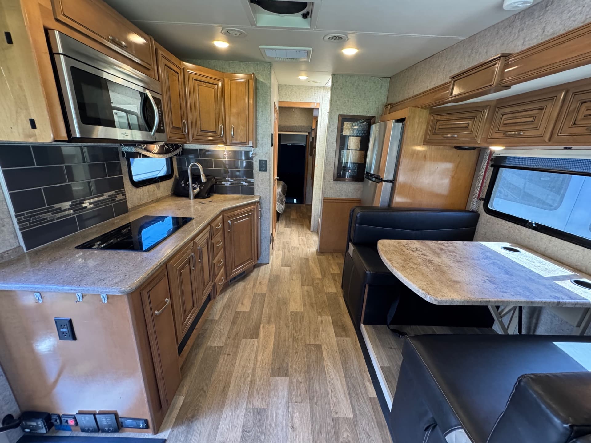 2019 Thor Motor Coach 2019 Thor Motor Coach Outlaw - thumbnail 6