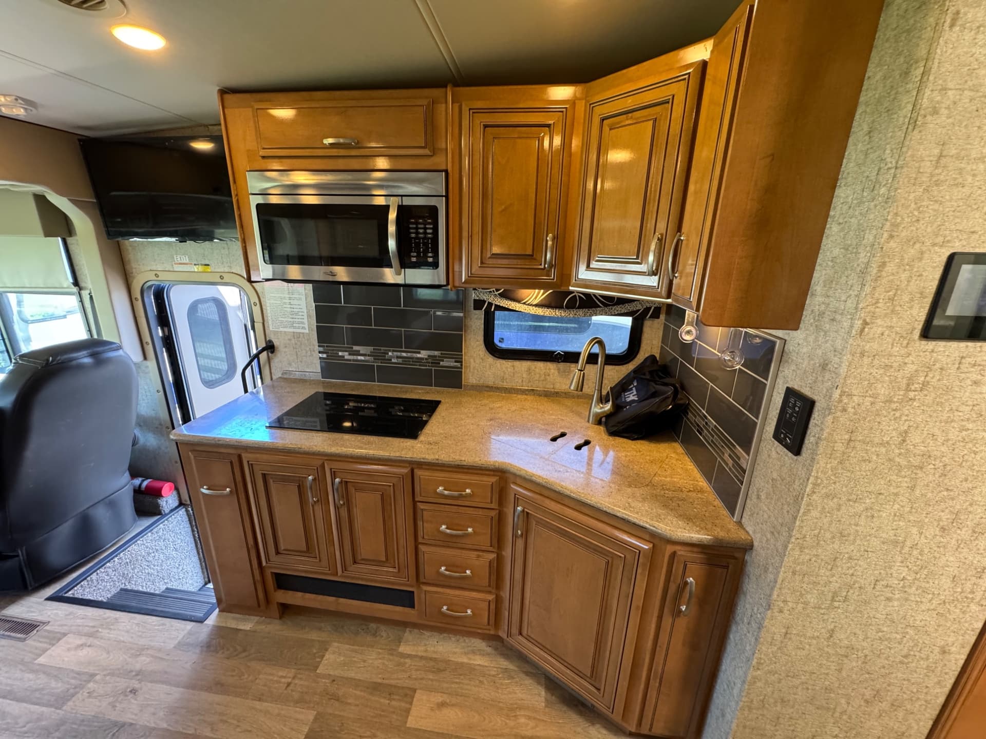 2019 Thor Motor Coach 2019 Thor Motor Coach Outlaw - thumbnail 8