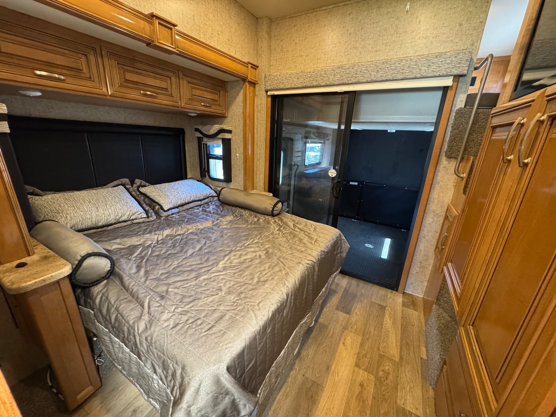 2019 Thor Motor Coach 2019 Thor Motor Coach Outlaw - thumbnail 13