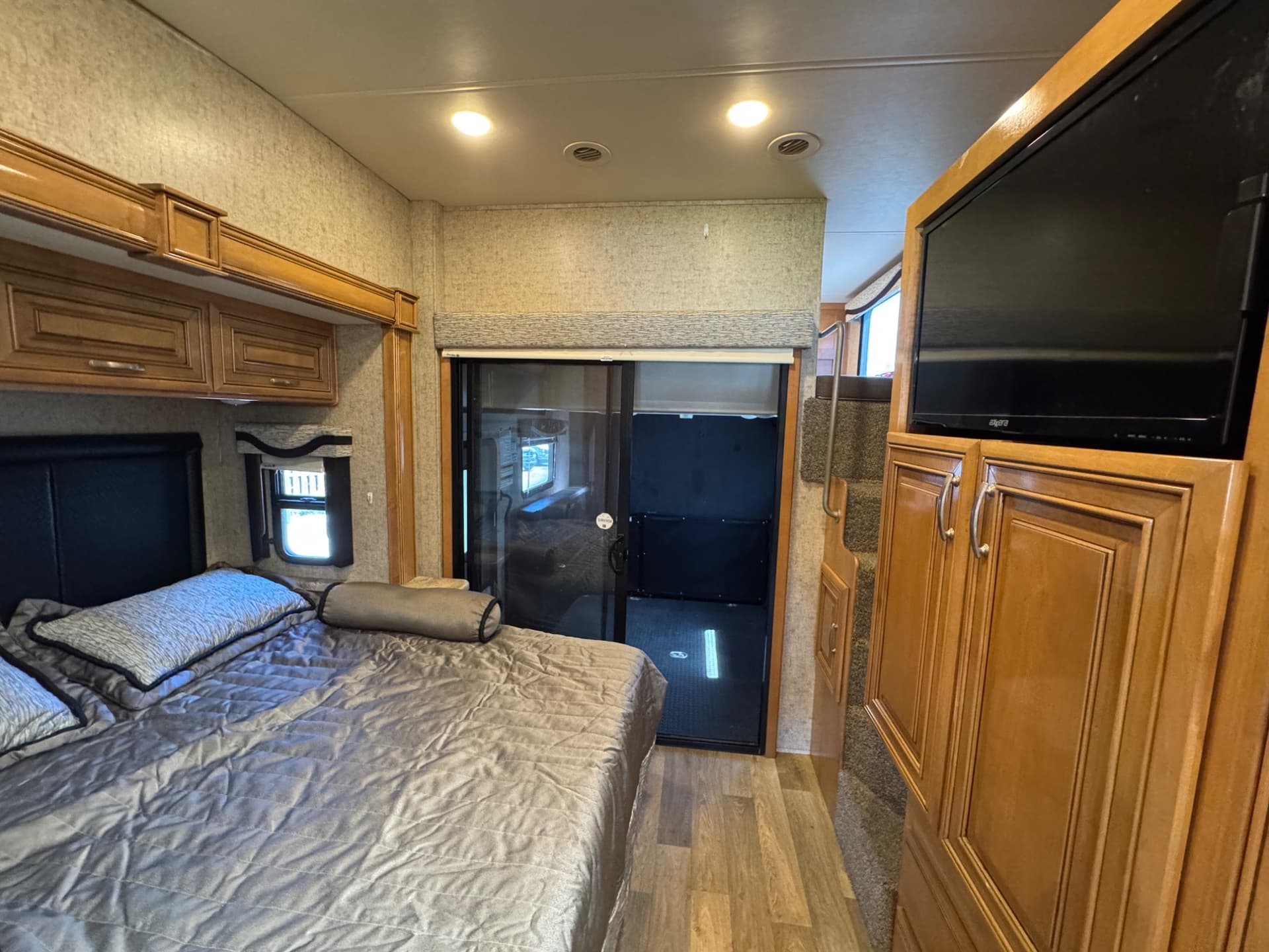 2019 Thor Motor Coach 2019 Thor Motor Coach Outlaw - thumbnail 14