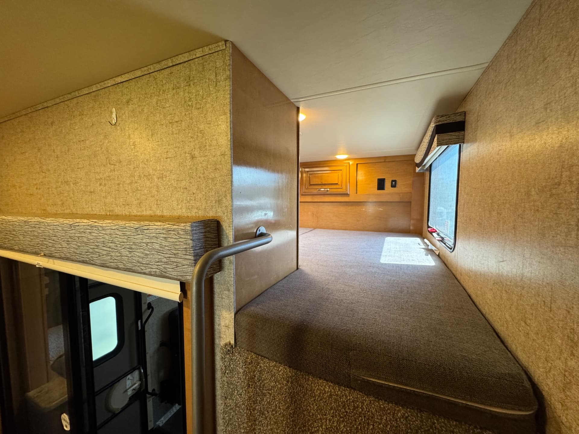 2019 Thor Motor Coach 2019 Thor Motor Coach Outlaw - thumbnail 16