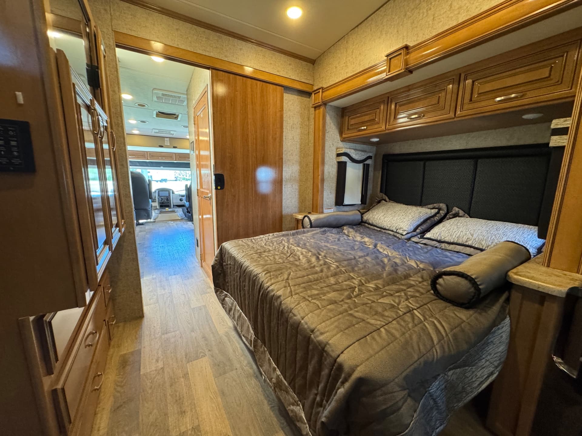 2019 Thor Motor Coach 2019 Thor Motor Coach Outlaw - thumbnail 21