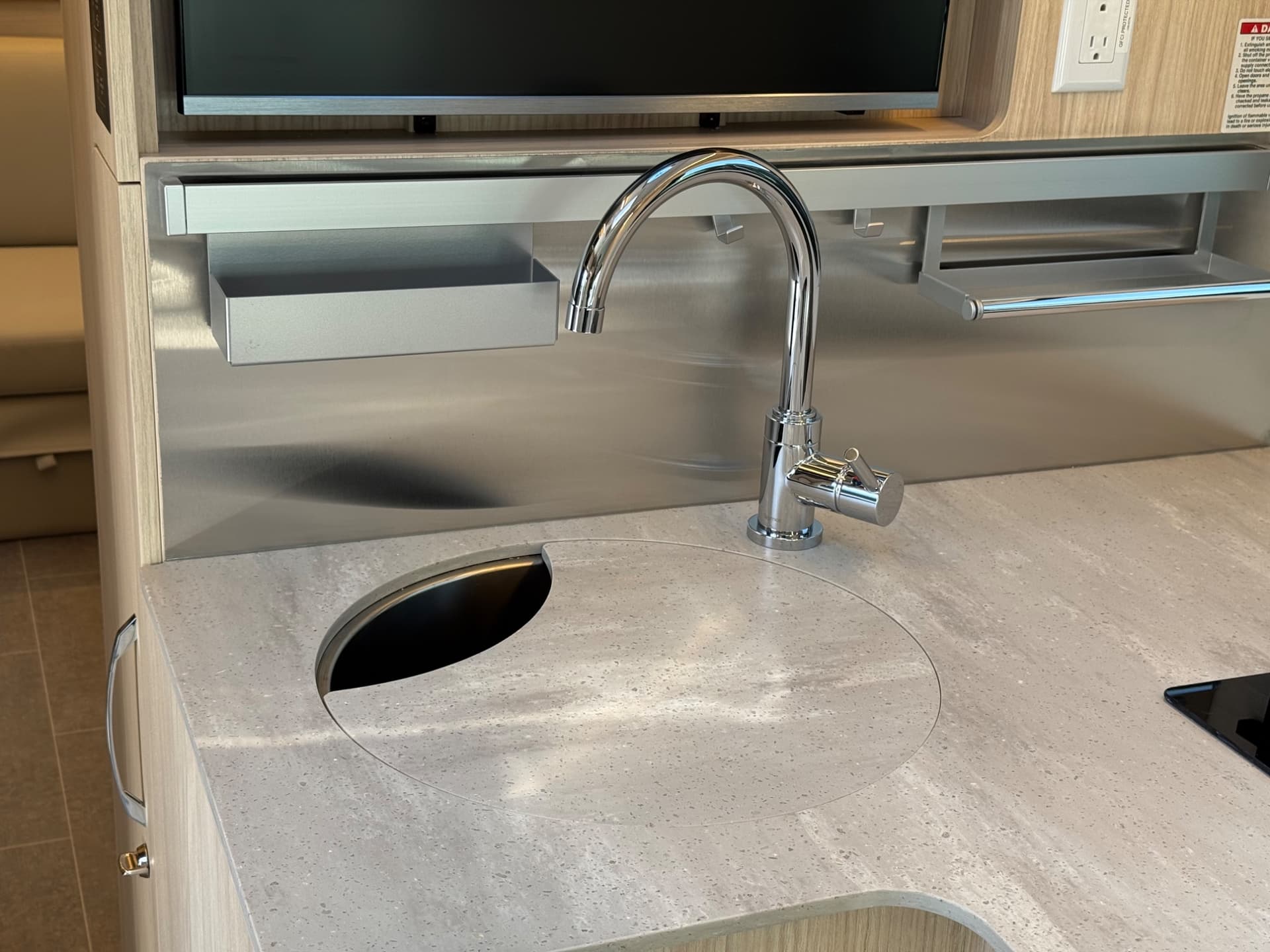 2026 Leisure Travel Vans 2026 Leisure Travel Vans Wonder - thumbnail 11