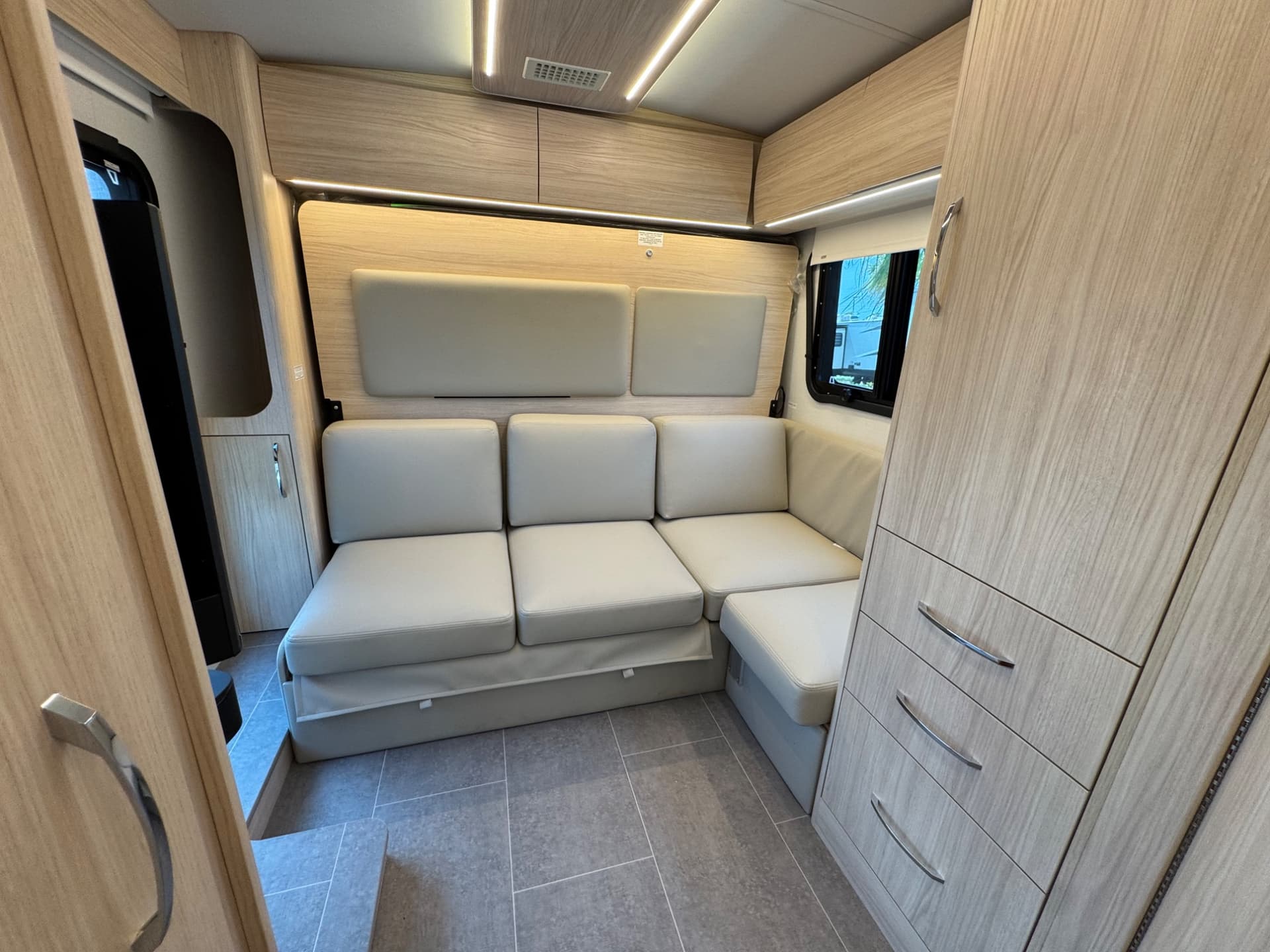 2026 Leisure Travel Vans 2026 Leisure Travel Vans Wonder - thumbnail 14