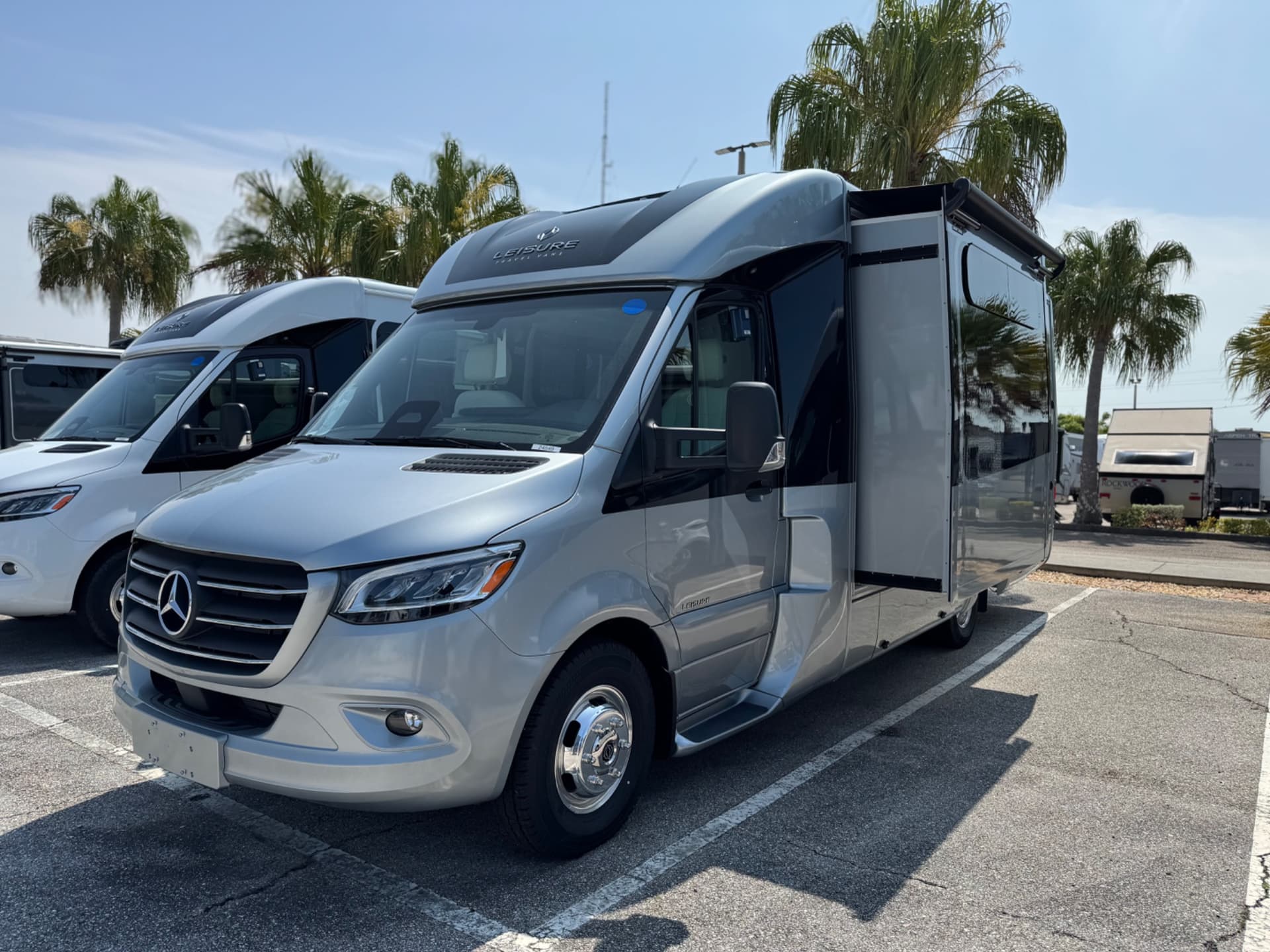 2026 Leisure Travel Vans 2026 Leisure Travel Vans Unity - thumbnail 2