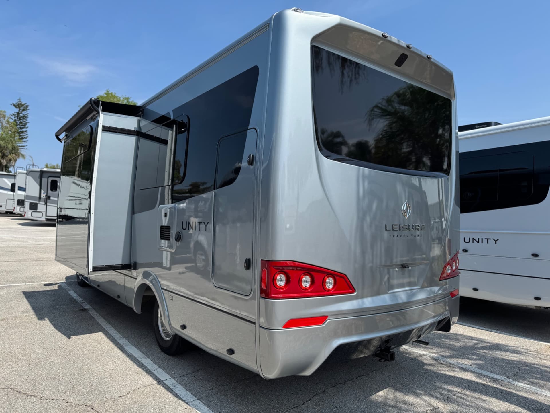 2026 Leisure Travel Vans 2026 Leisure Travel Vans Unity - thumbnail 3