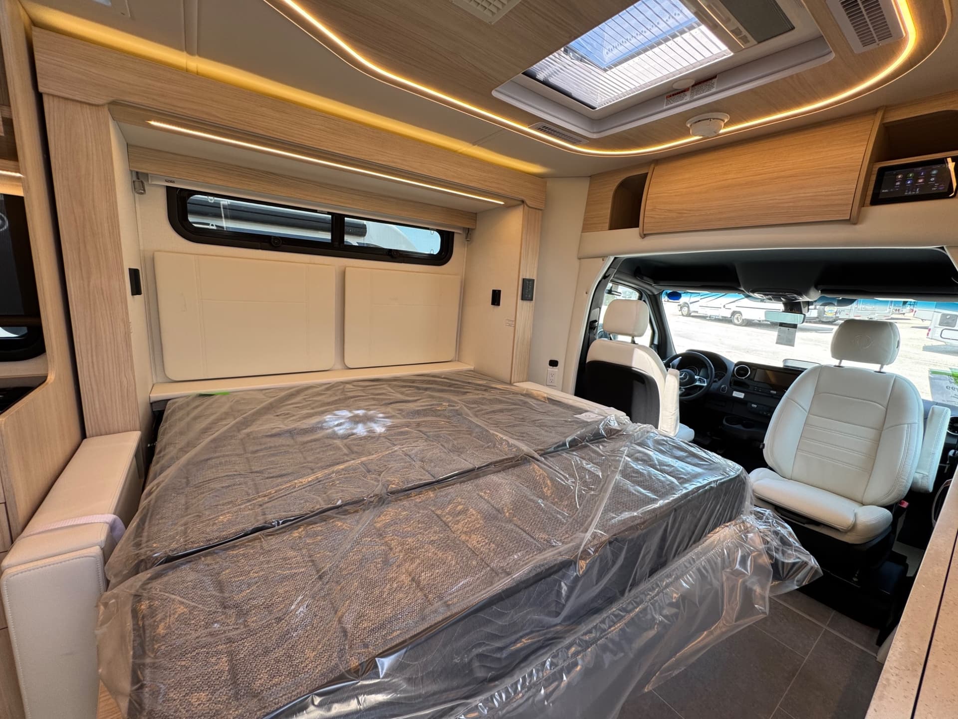 2026 Leisure Travel Vans 2026 Leisure Travel Vans Unity - thumbnail 14