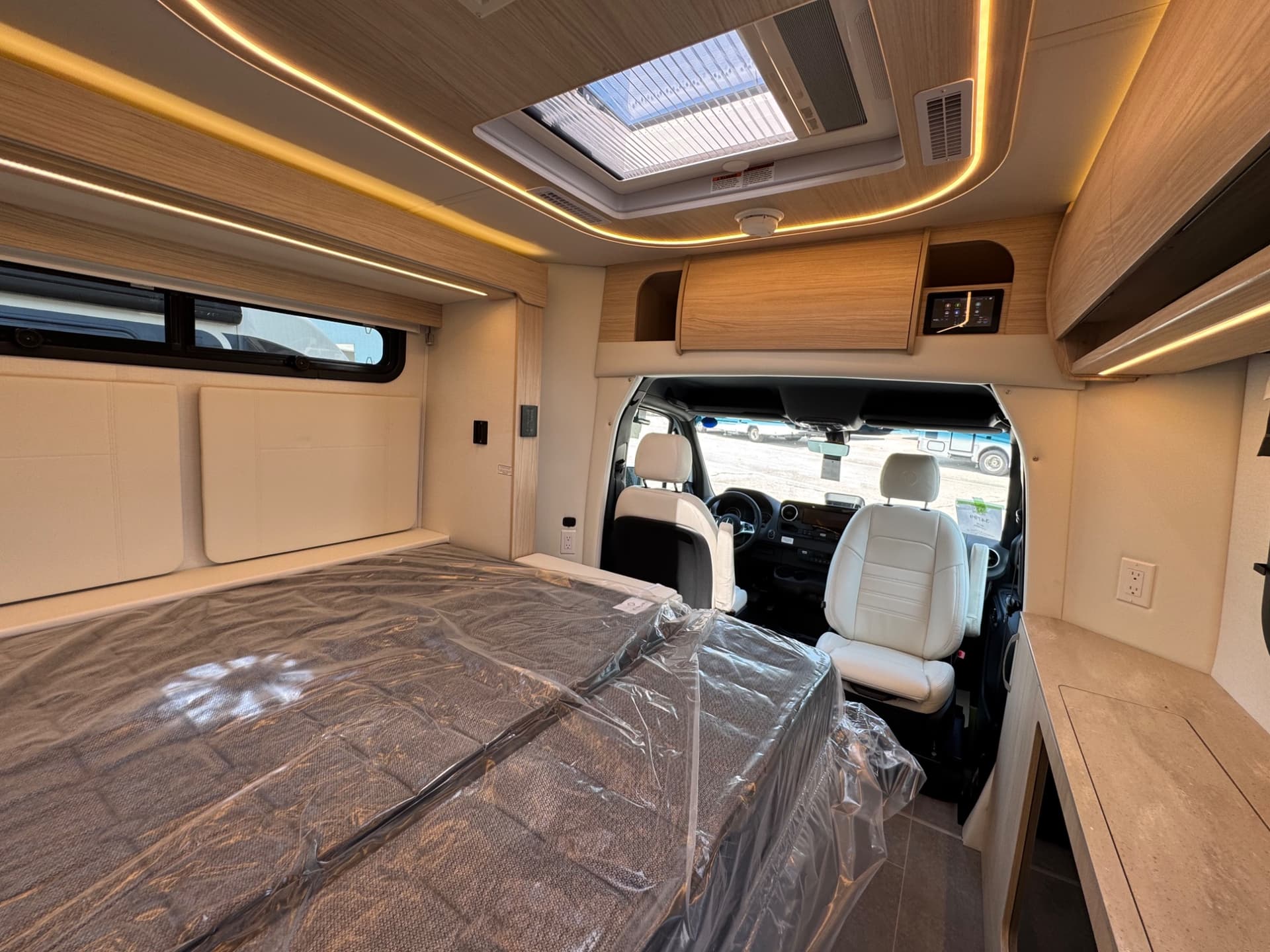 2026 Leisure Travel Vans 2026 Leisure Travel Vans Unity - thumbnail 15