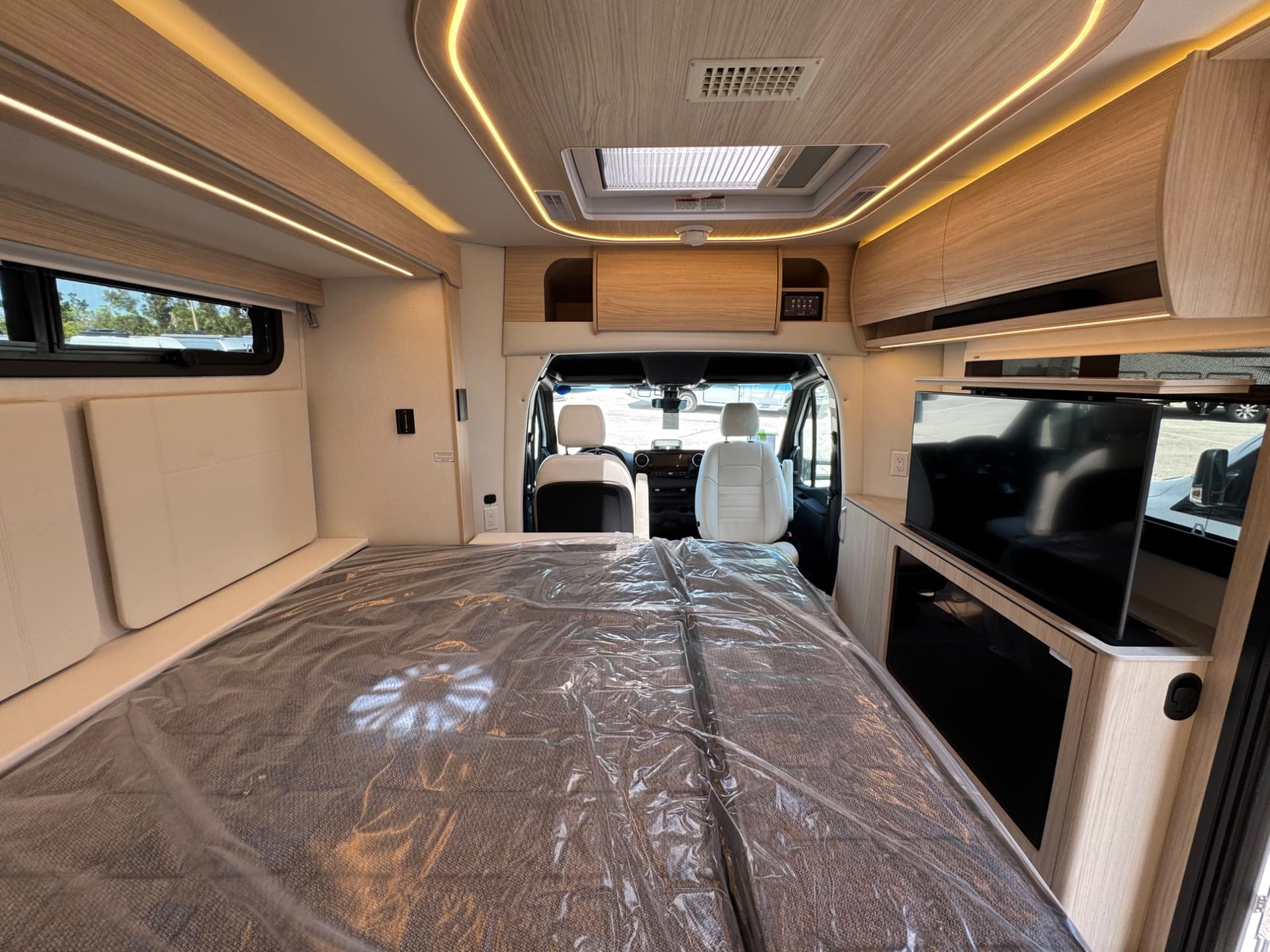 2026 Leisure Travel Vans 2026 Leisure Travel Vans Unity - thumbnail 16