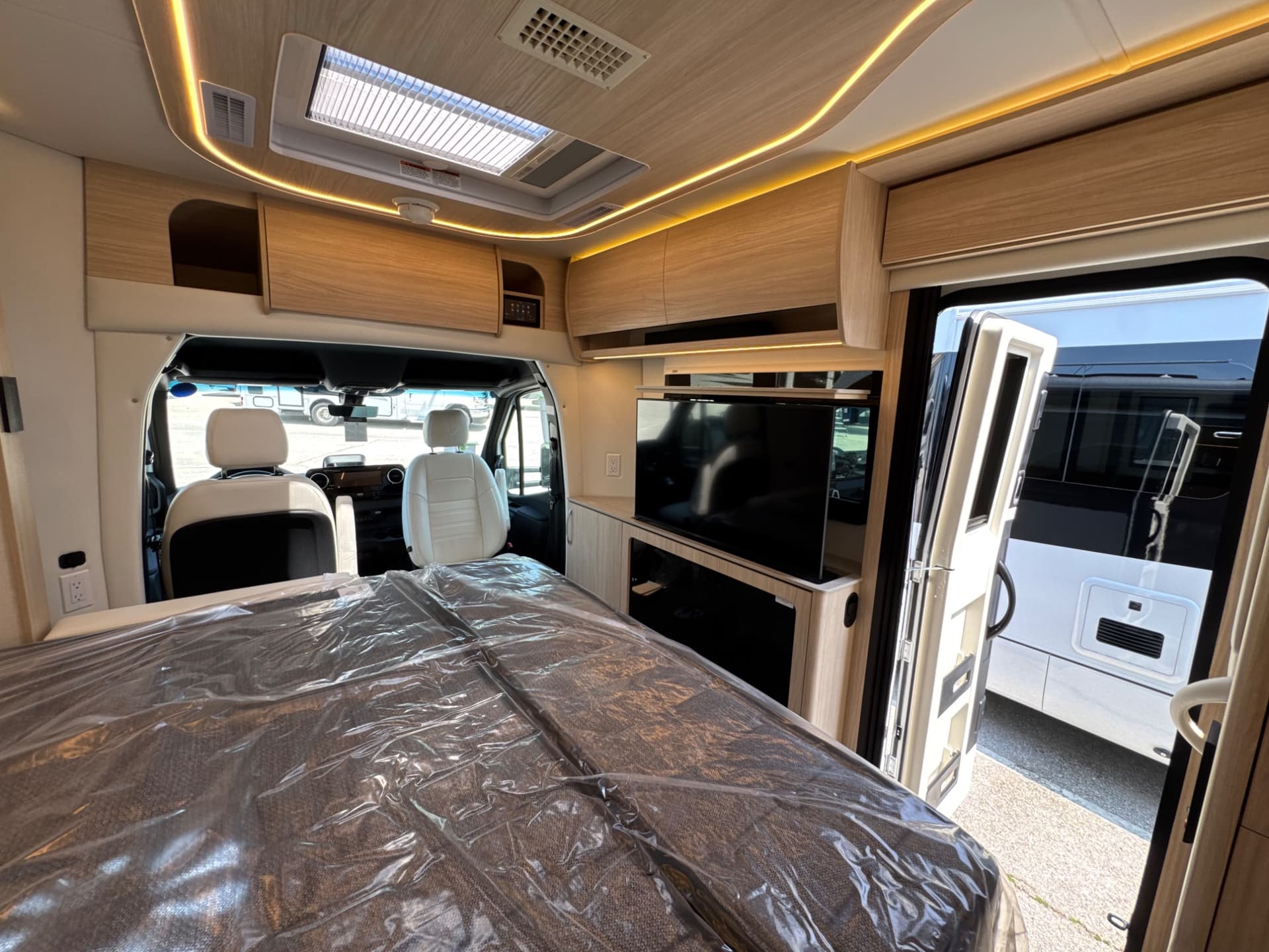 2026 Leisure Travel Vans 2026 Leisure Travel Vans Unity - thumbnail 17