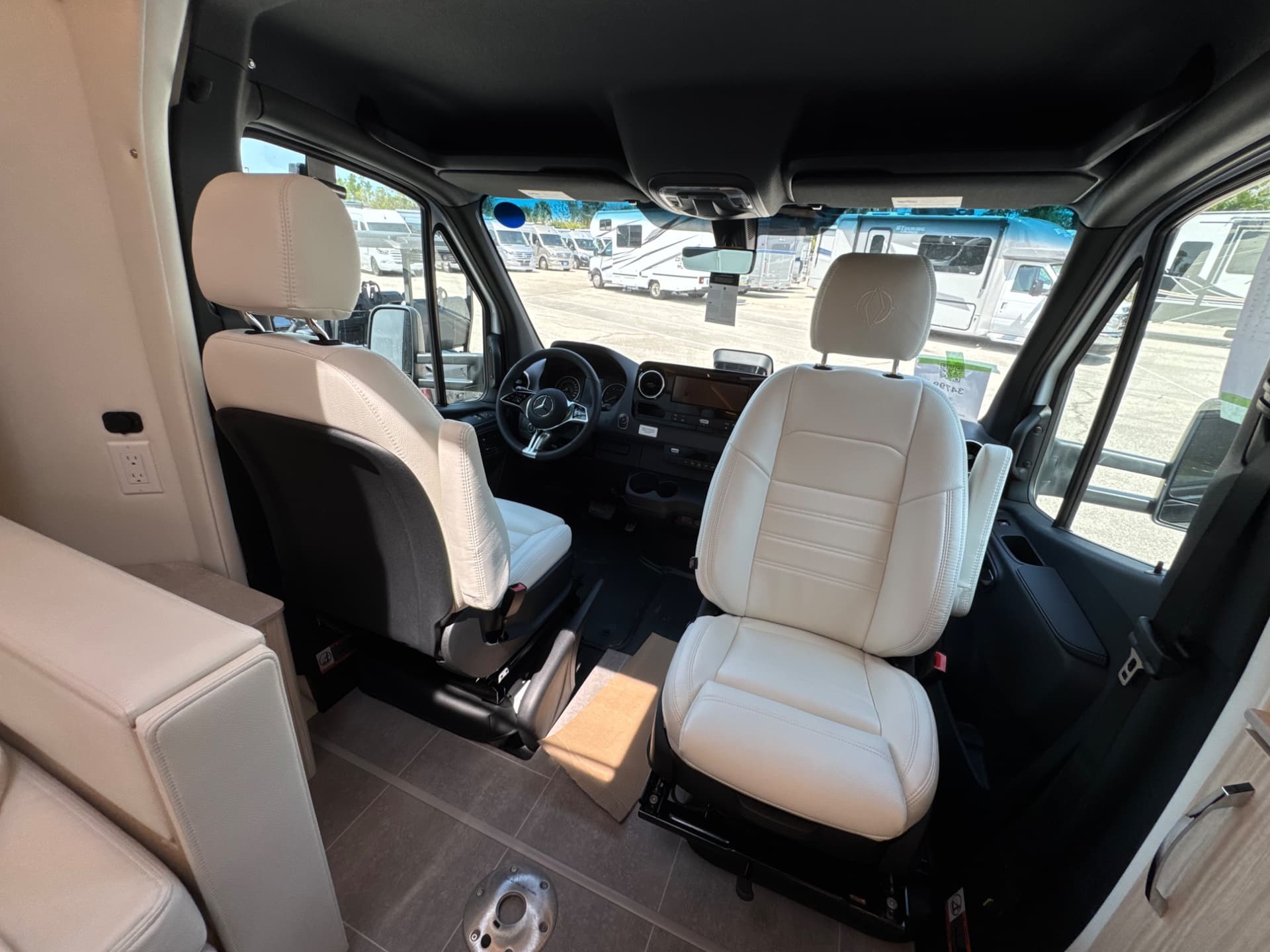 2026 Leisure Travel Vans 2026 Leisure Travel Vans Unity - thumbnail 19