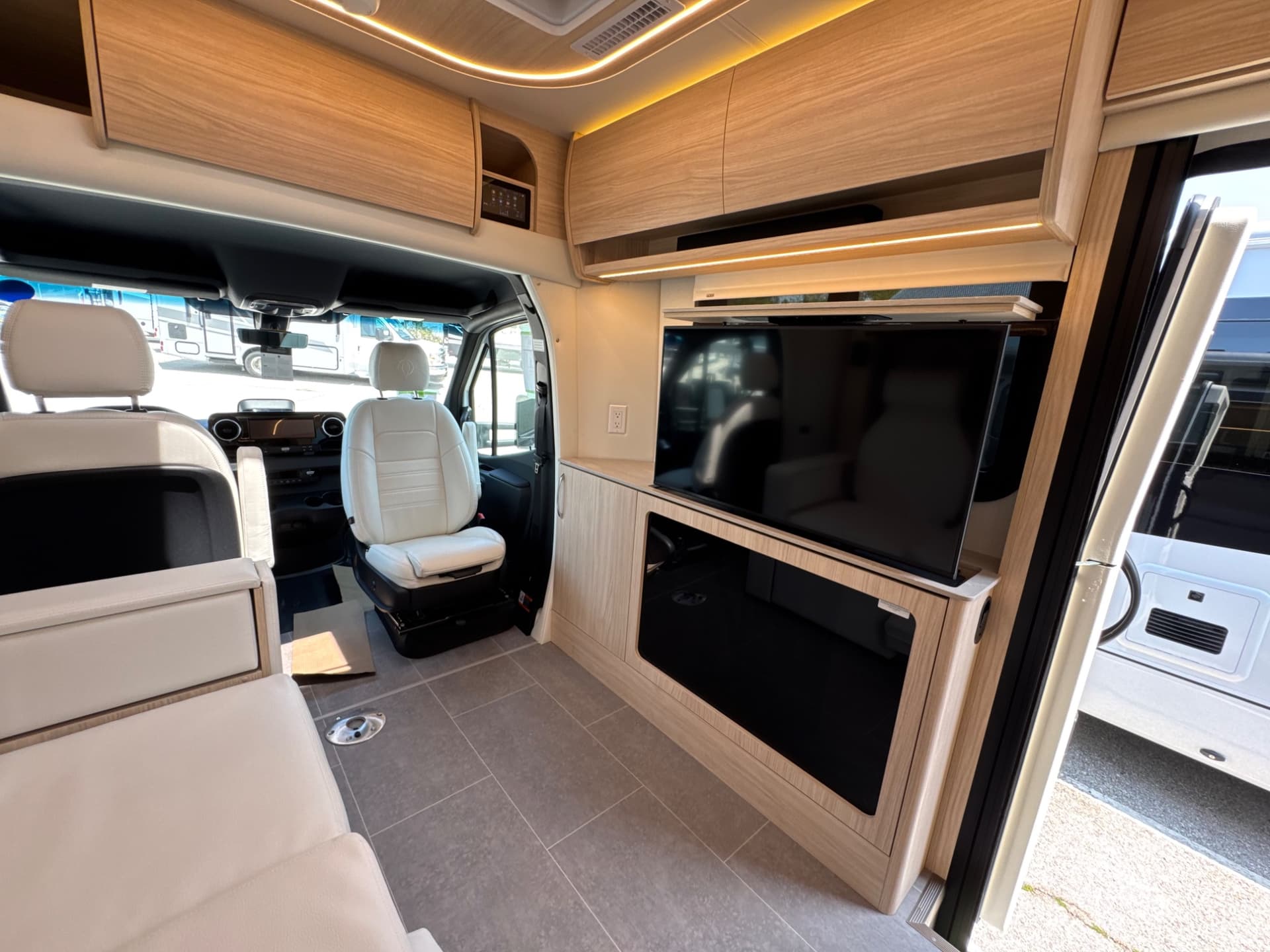 2026 Leisure Travel Vans 2026 Leisure Travel Vans Unity - thumbnail 20