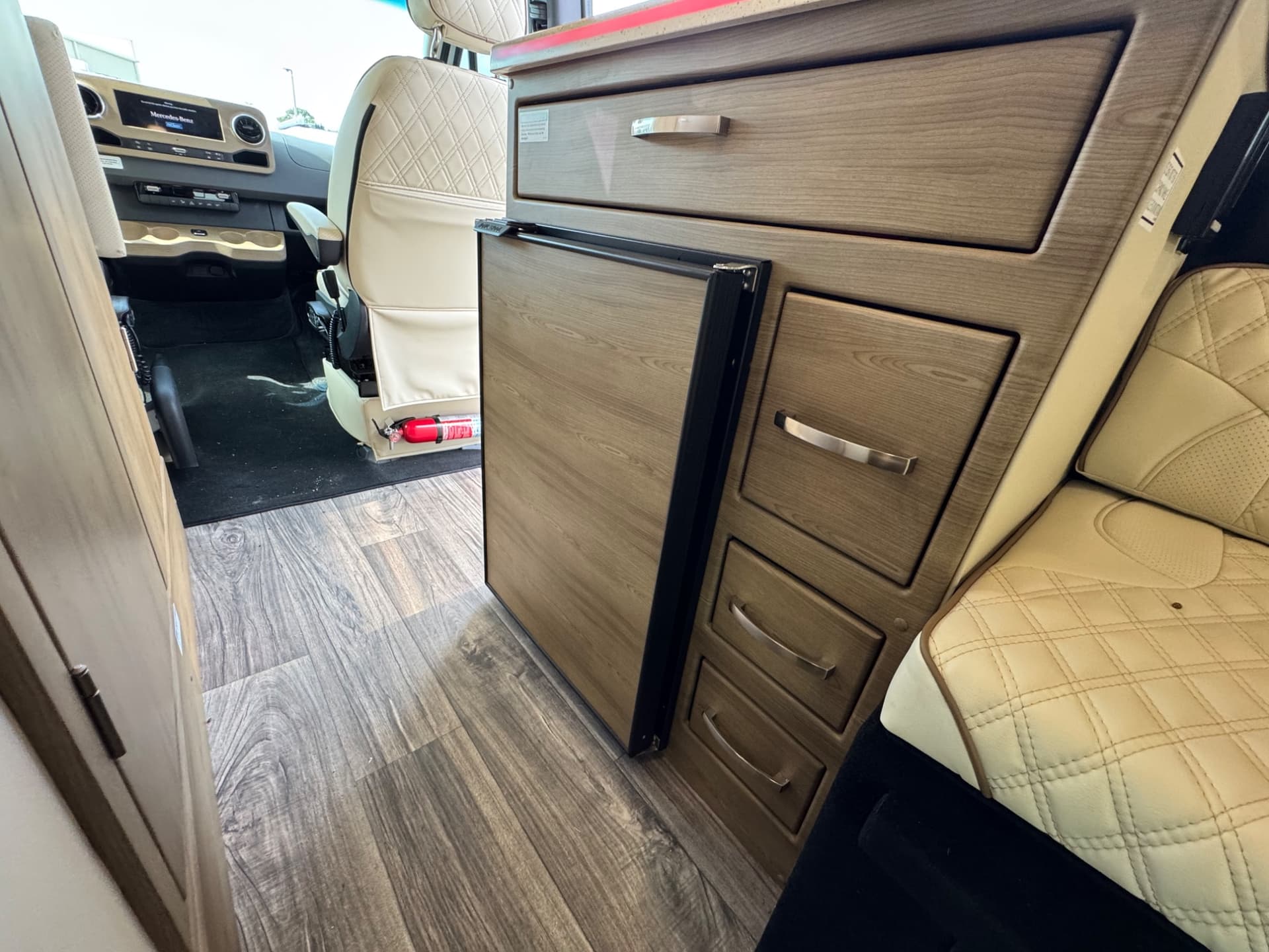 2025 Midwest Automotive Designs 2025 Midwest Automotive Designs Patriot - thumbnail 11