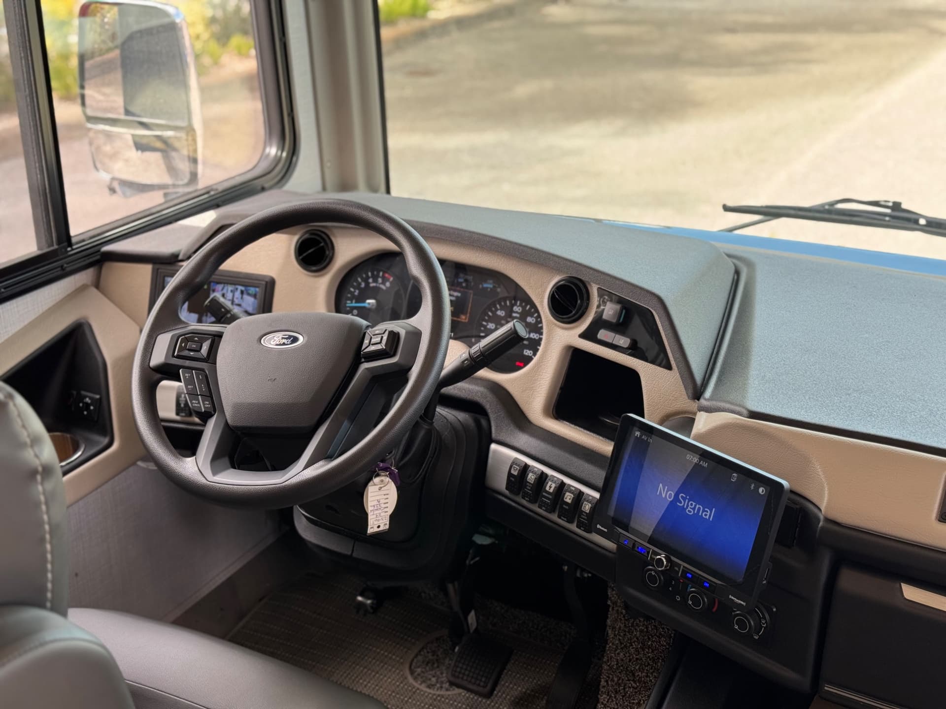 2024 Fleetwood RV 2024 Fleetwood RV Bounder - thumbnail 6