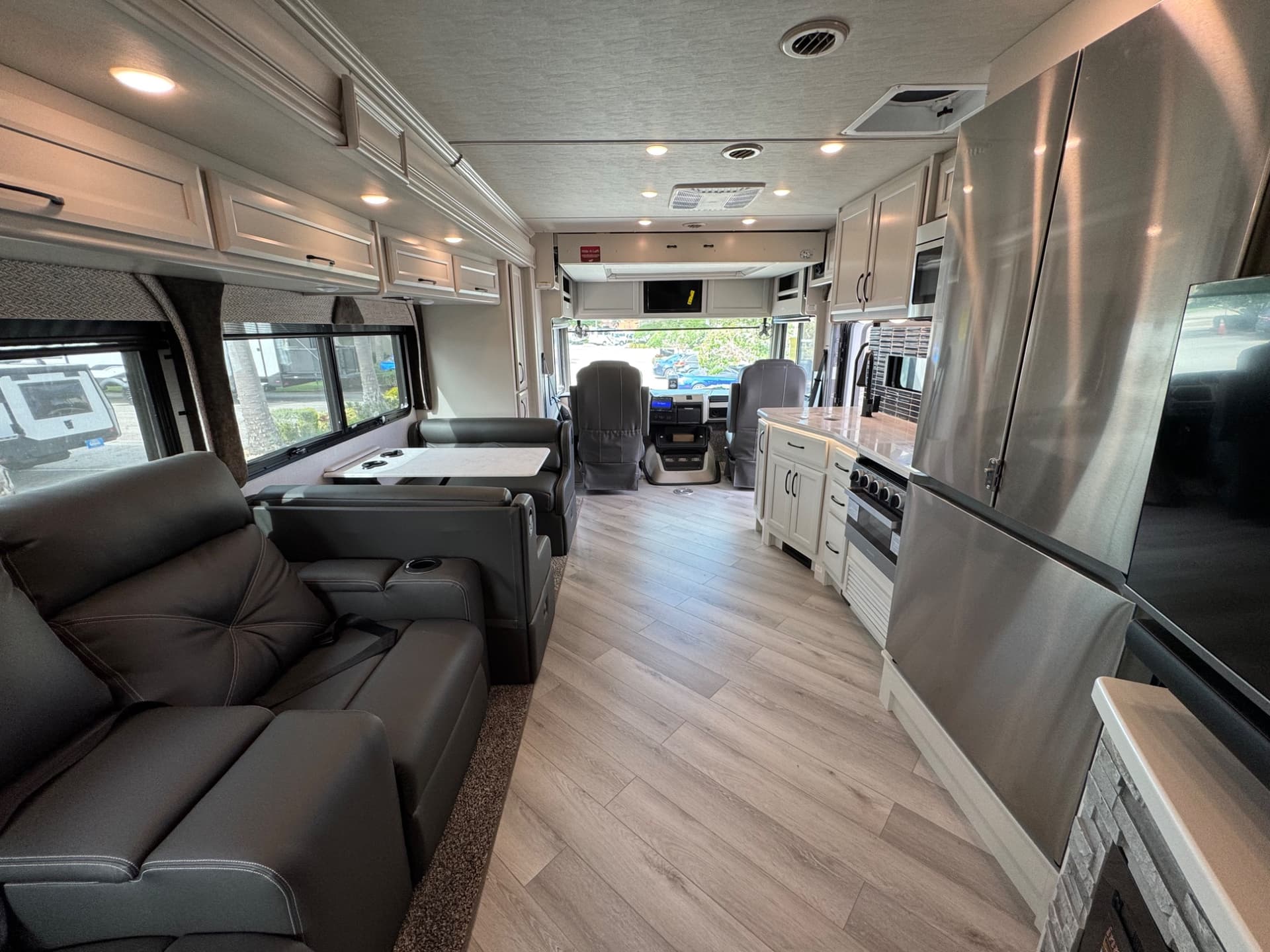 2024 Fleetwood RV 2024 Fleetwood RV Bounder - thumbnail 8