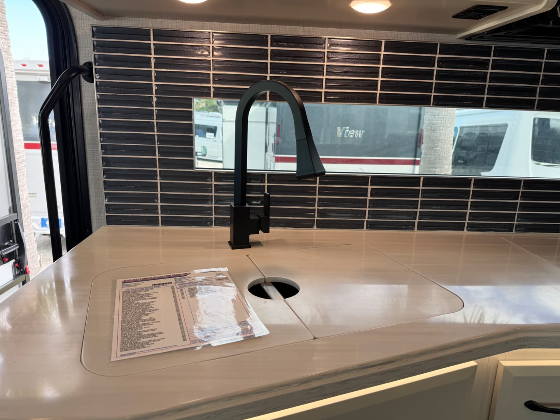 2024 Fleetwood RV 2024 Fleetwood RV Bounder - thumbnail 12