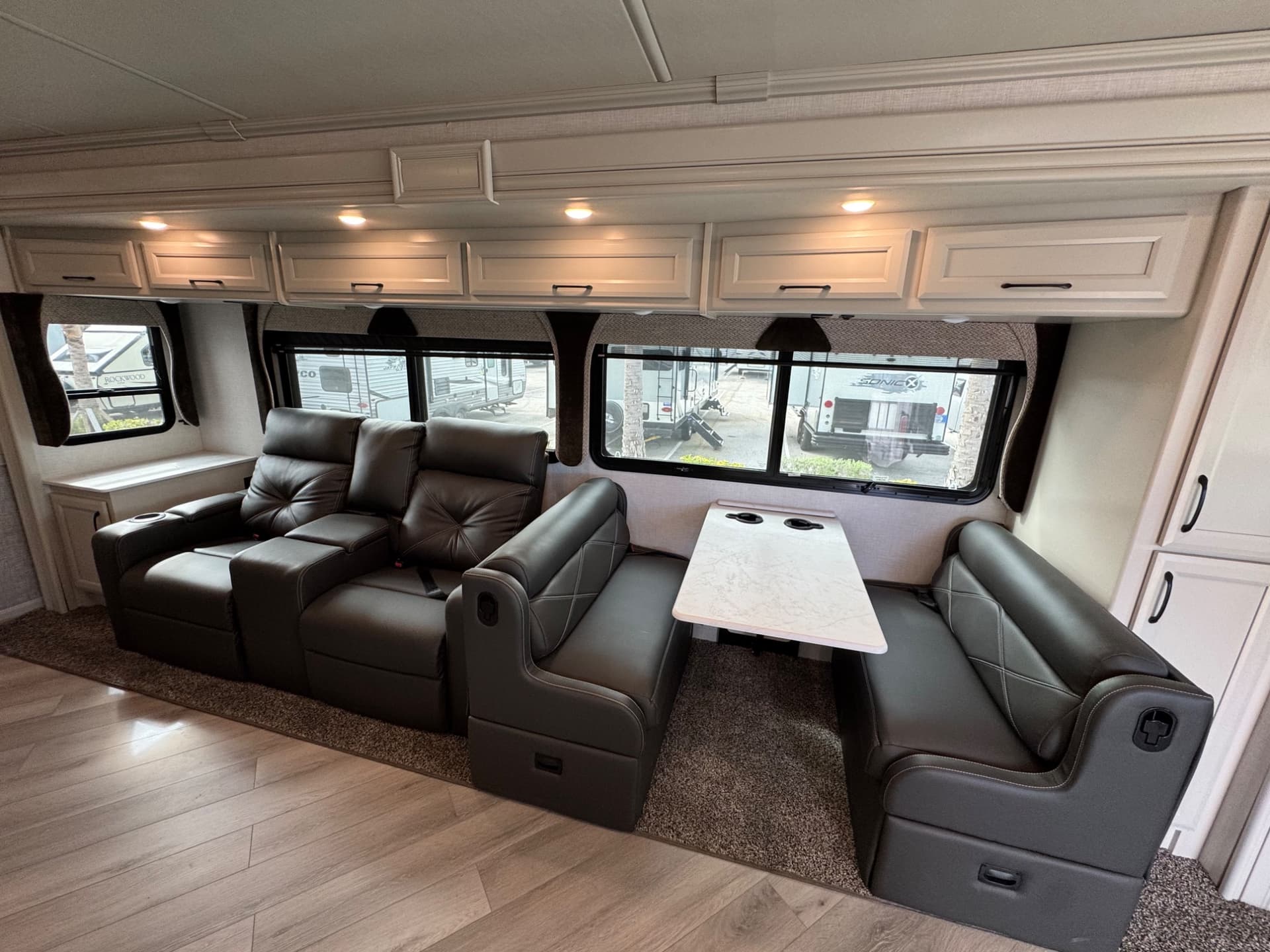 2024 Fleetwood RV 2024 Fleetwood RV Bounder - thumbnail 13