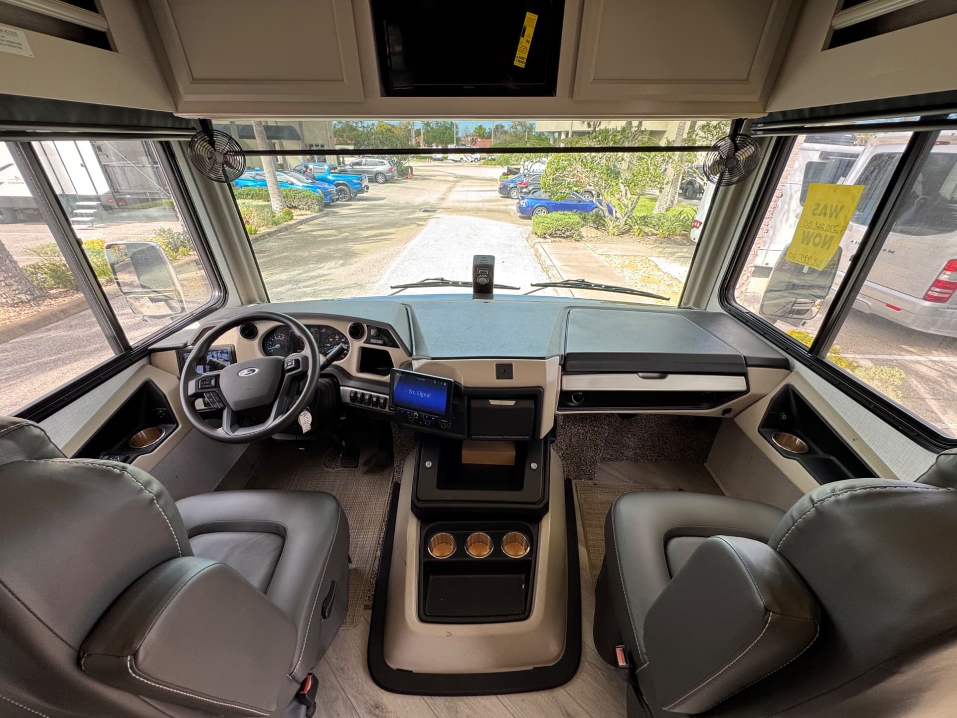 2024 Fleetwood RV 2024 Fleetwood RV Bounder - thumbnail 25