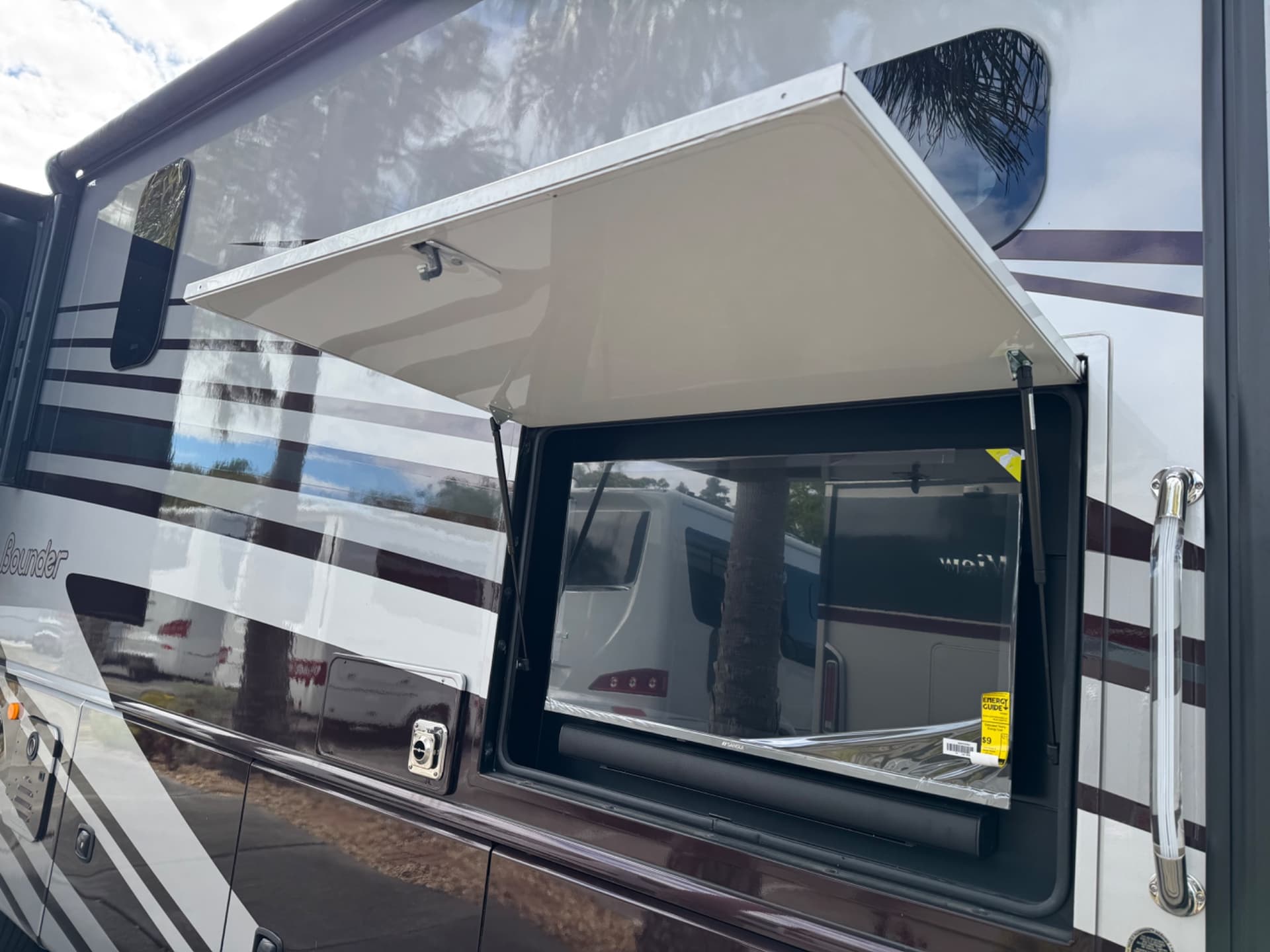 2024 Fleetwood RV 2024 Fleetwood RV Bounder - thumbnail 32