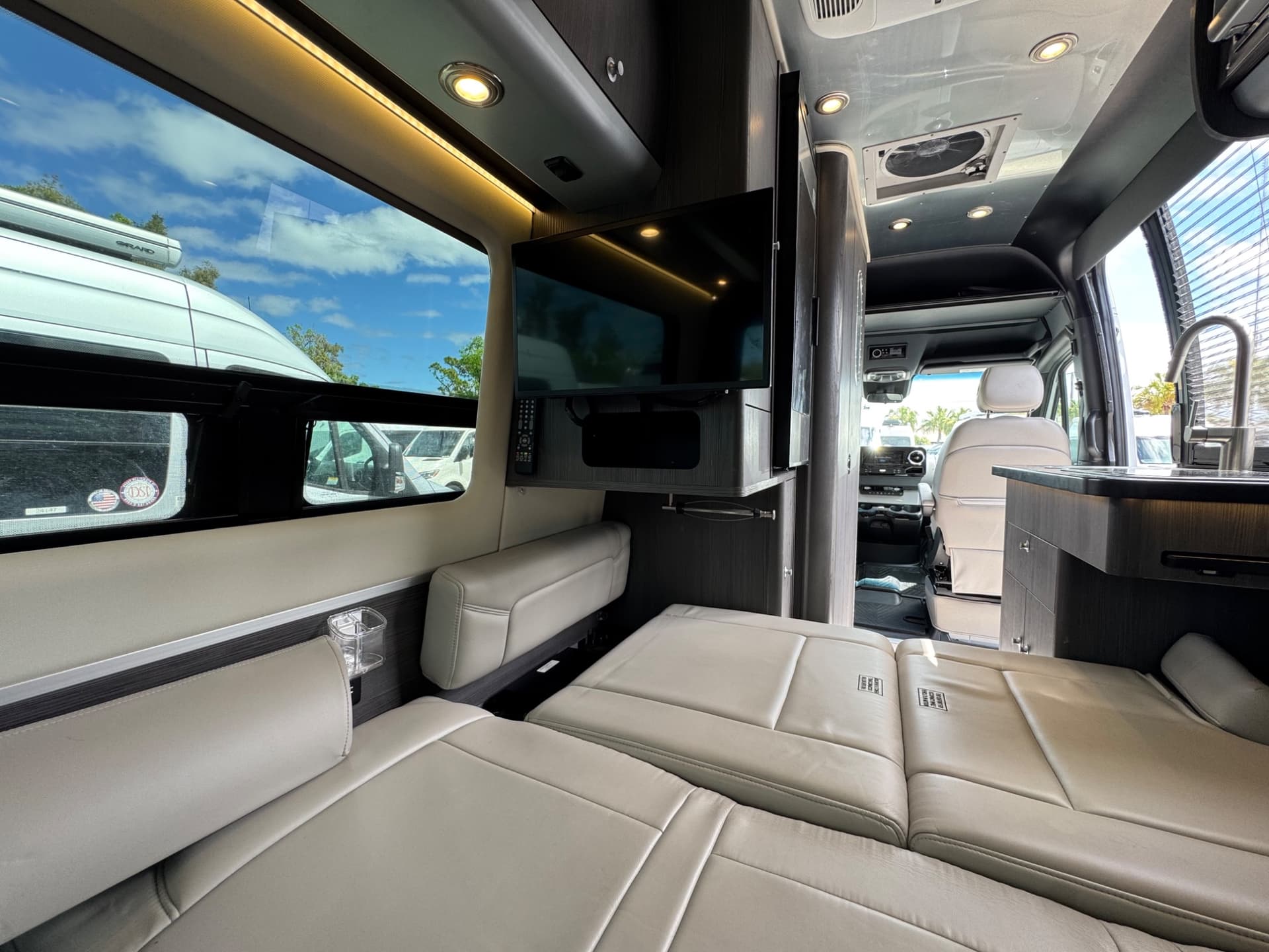 2023 Airstream 2023 Airstream Interstate - thumbnail 19