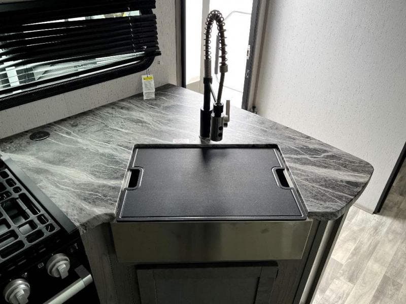 2023 Dutchmen 2023 Dutchmen Kodiak Ultimate - thumbnail 29