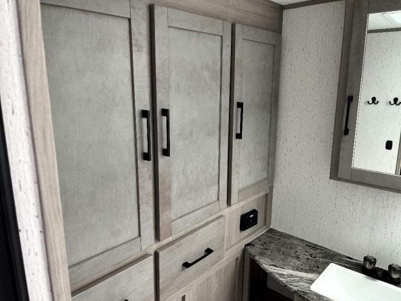 2023 Dutchmen 2023 Dutchmen Kodiak Ultimate - thumbnail 34