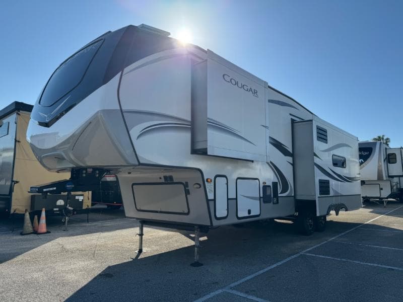 2020 Keystone RV 2020 Keystone RV Cougar - thumbnail 3