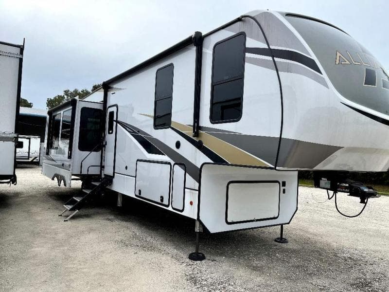 2022 Alliance RV Paradigm 372RK