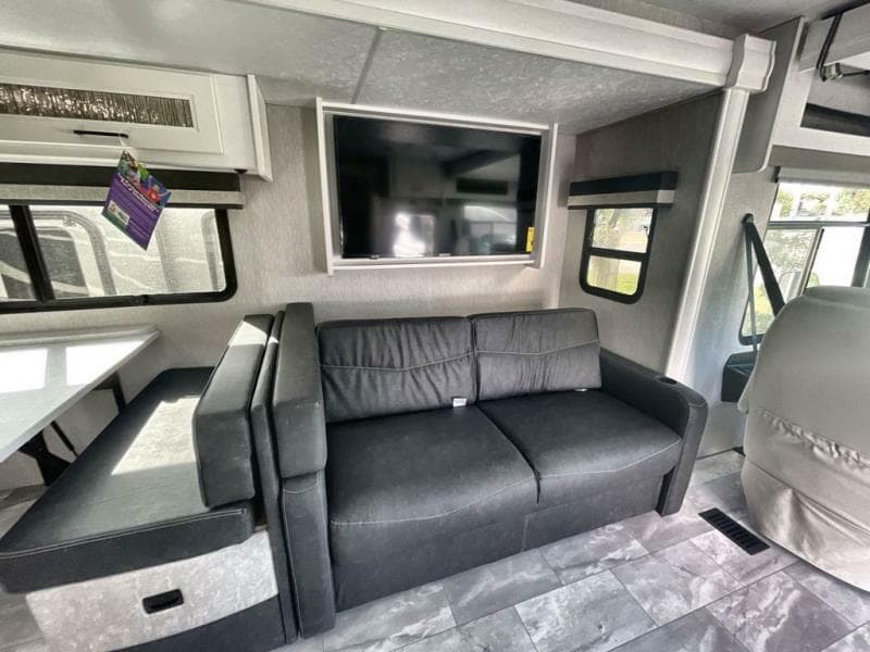 2023 Coachmen 2023 Coachmen Mirada - thumbnail 18