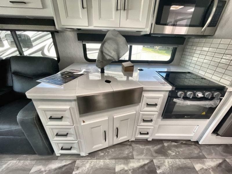 2023 Coachmen 2023 Coachmen Mirada - thumbnail 22