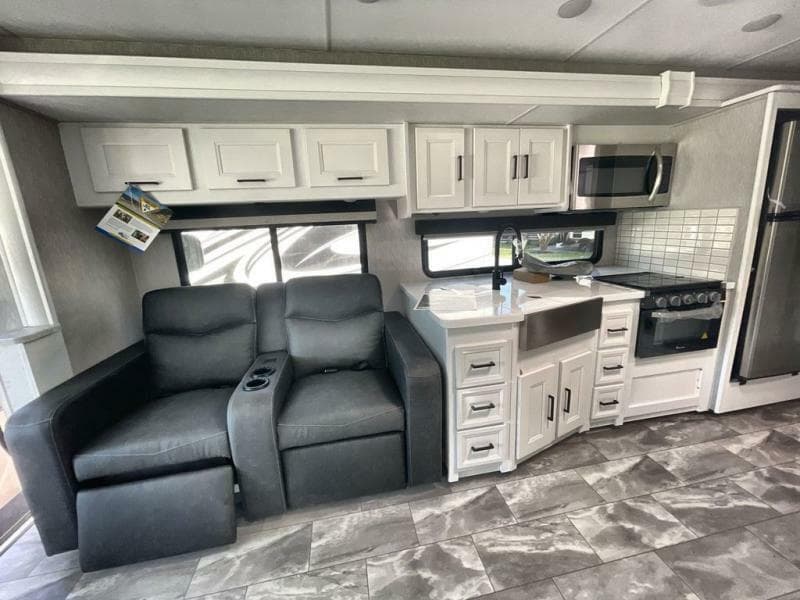 2023 Coachmen 2023 Coachmen Mirada - thumbnail 23