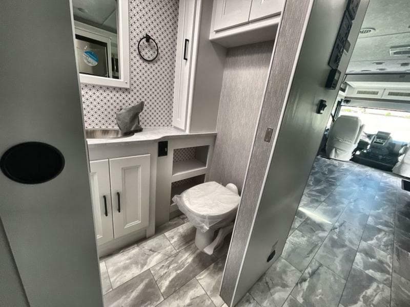 2023 Coachmen 2023 Coachmen Mirada - thumbnail 28