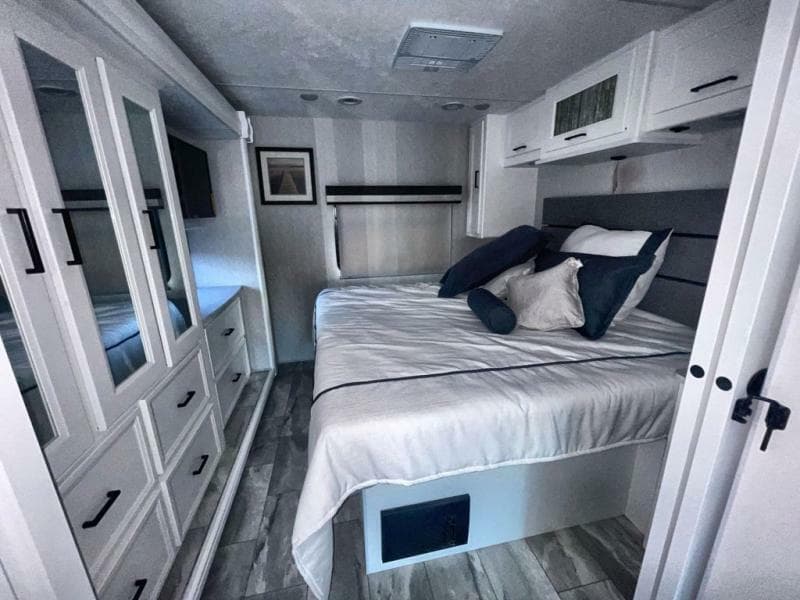 2023 Coachmen 2023 Coachmen Mirada - thumbnail 32